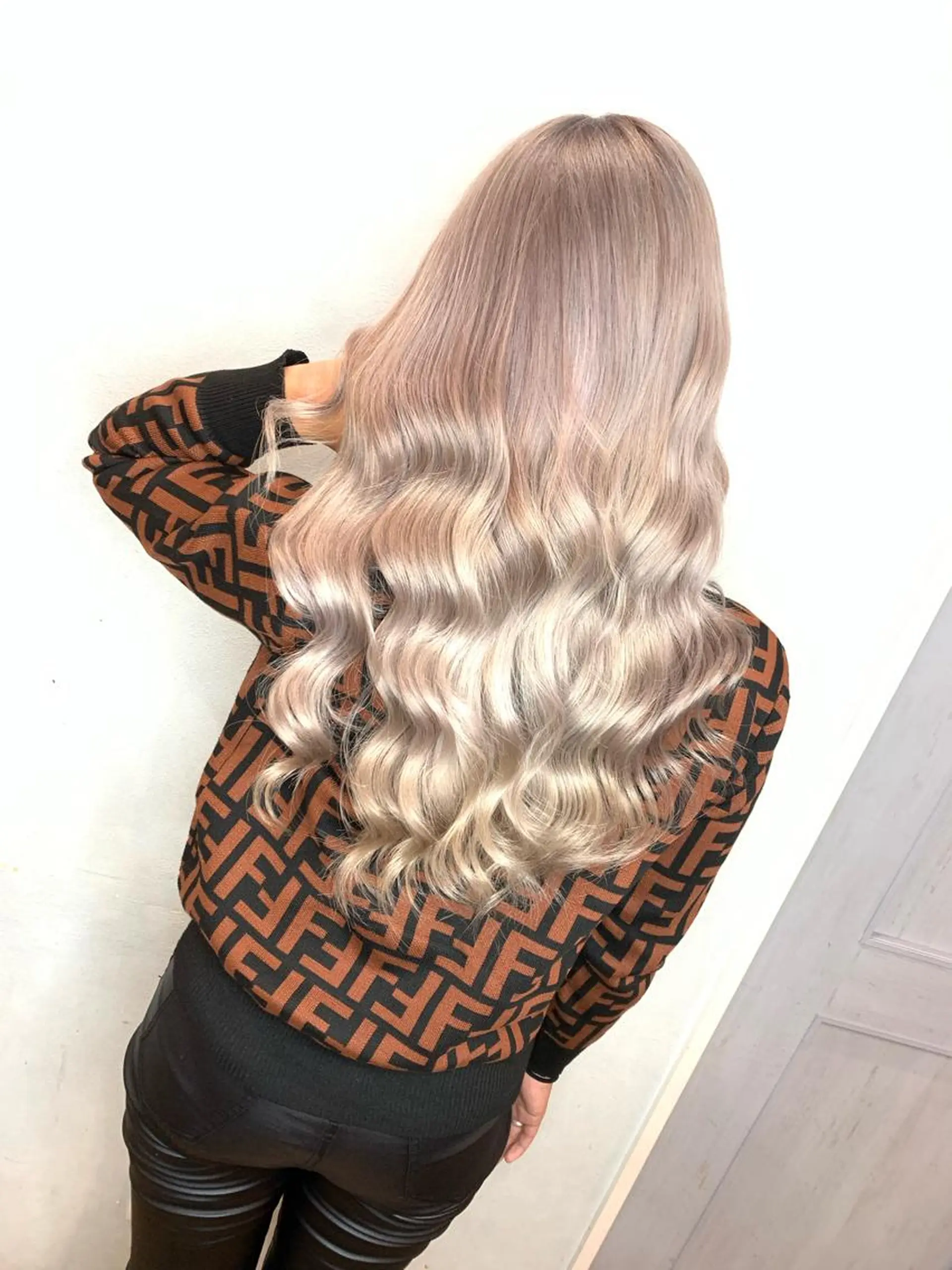 セミロング カラー ヘアアレンジ 🔥ハイトーンカラー ギャルNAOKI🔥のヘアスタイル