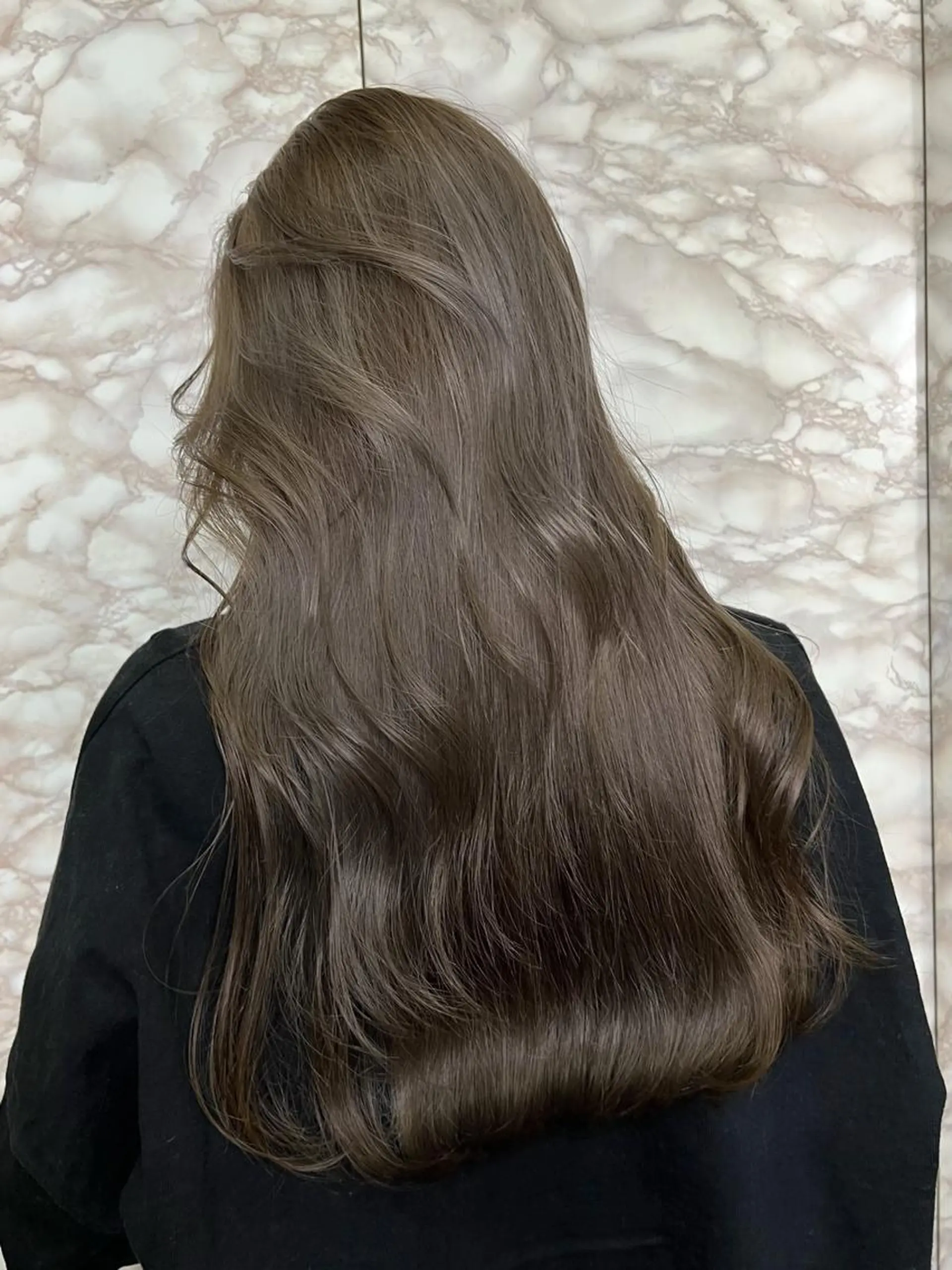ロング カラー グレージュ ハイライトカラー ハイライト 🌟小顔レイヤー× 赤み消し透明感カラーのヘアスタイル