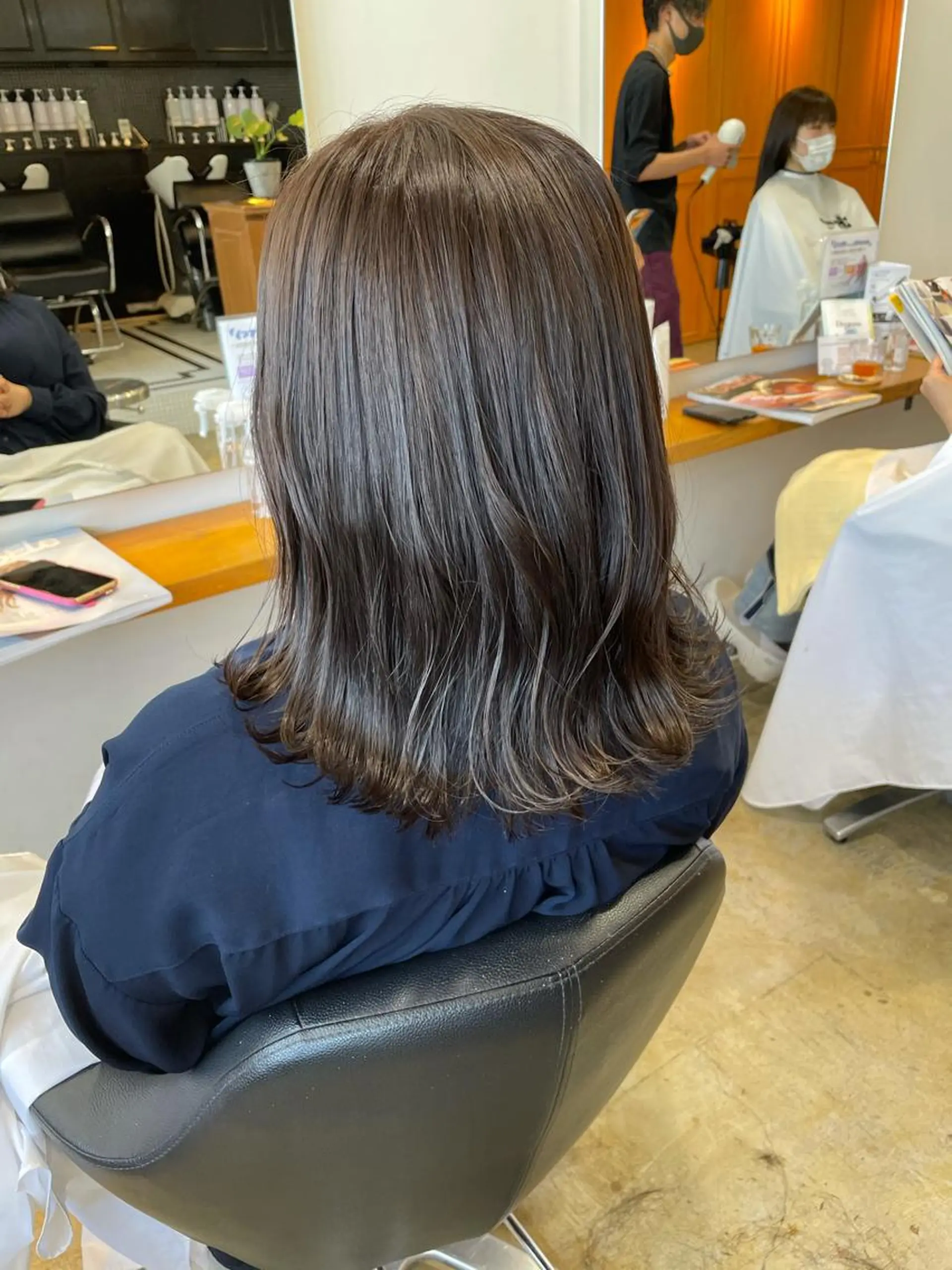 ミディアム カラー カット ヘアカラー トリートメント MIOベージュカラー 柔らかいカラーのヘアスタイル