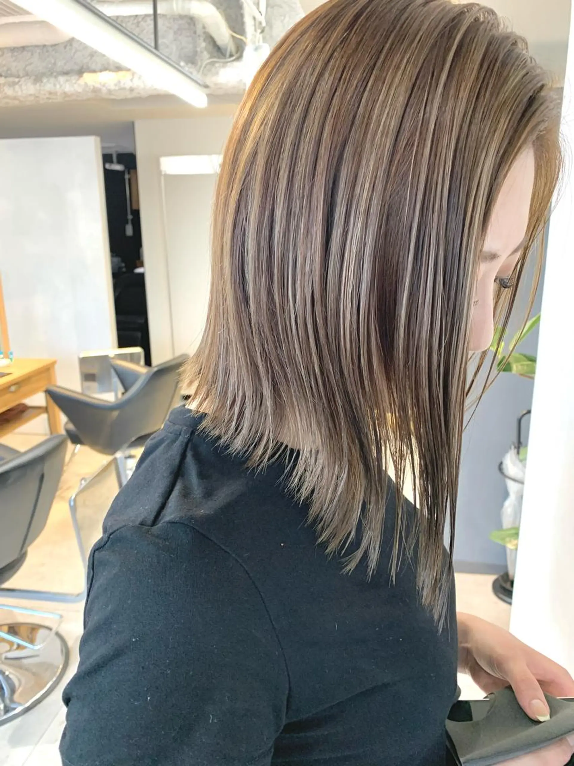 セミロング 韓国レイヤーカット KOUKIのヘアスタイル