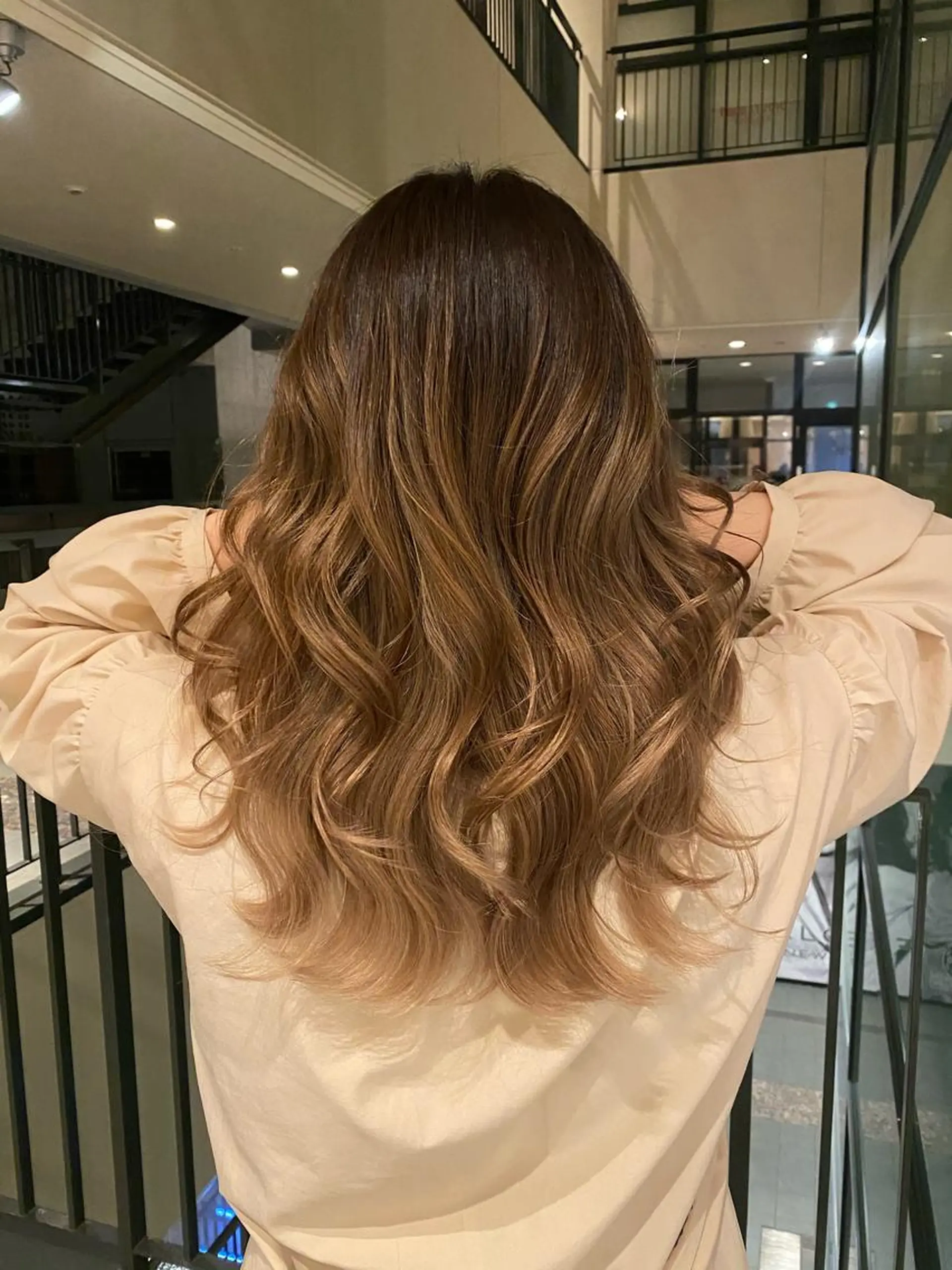 セミロング カラー バレイヤージュ レイヤーカット ヤクシジ レンのヘアスタイル