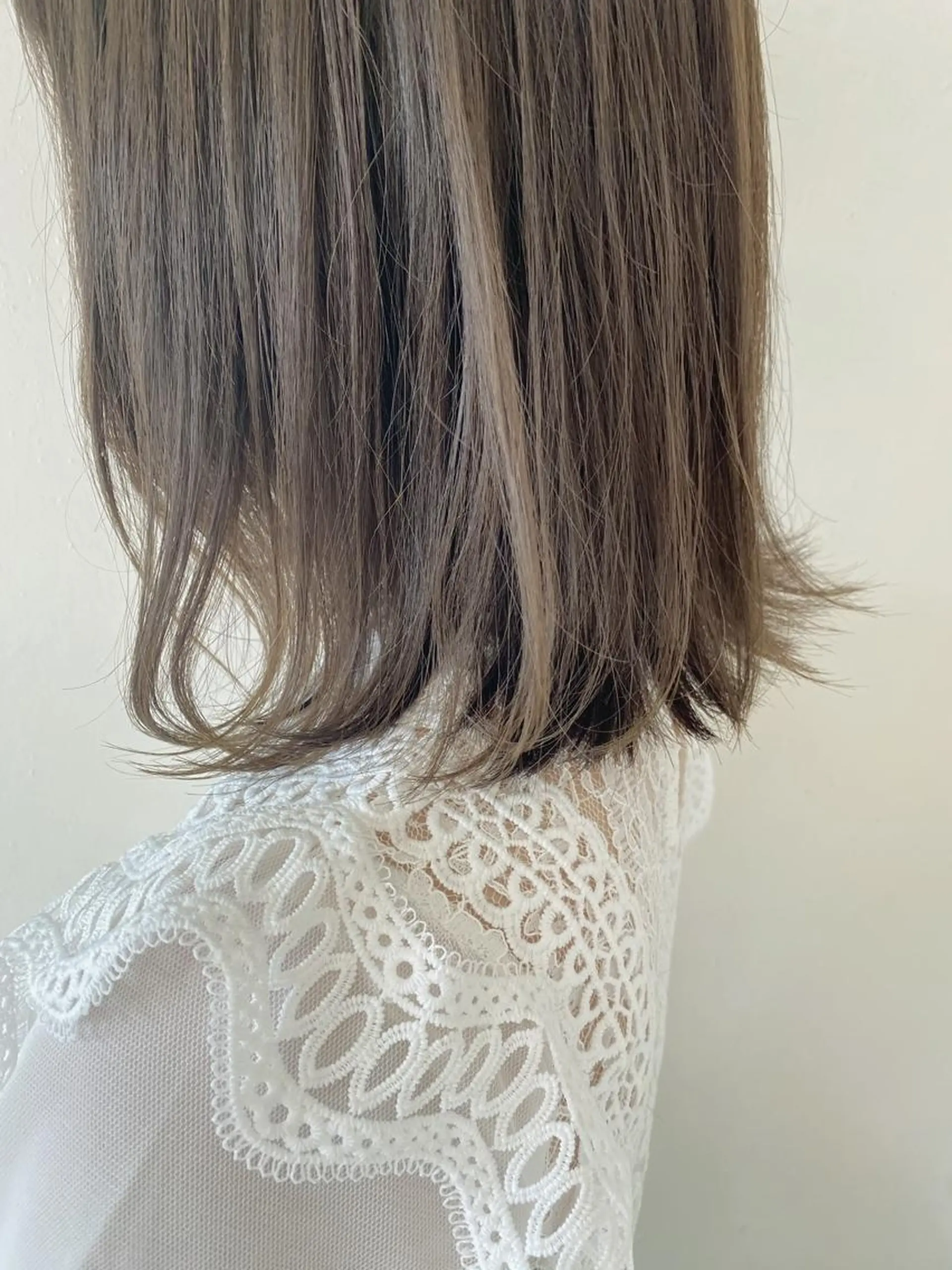 ミディアム カラー ベージュカラー オリーブベージュ stylist🎨 aye牧野莉香のヘアスタイル
