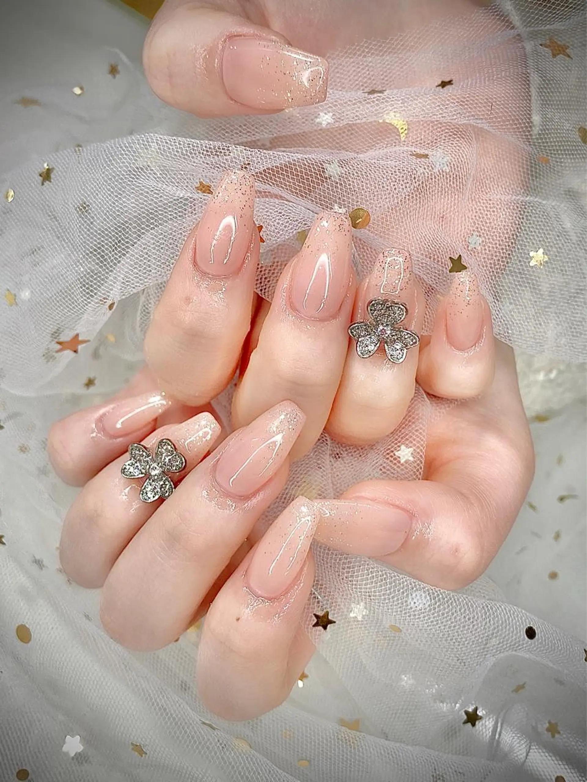 ネイル I-nailロング /ワンホン/キラキラのネイルデザイン