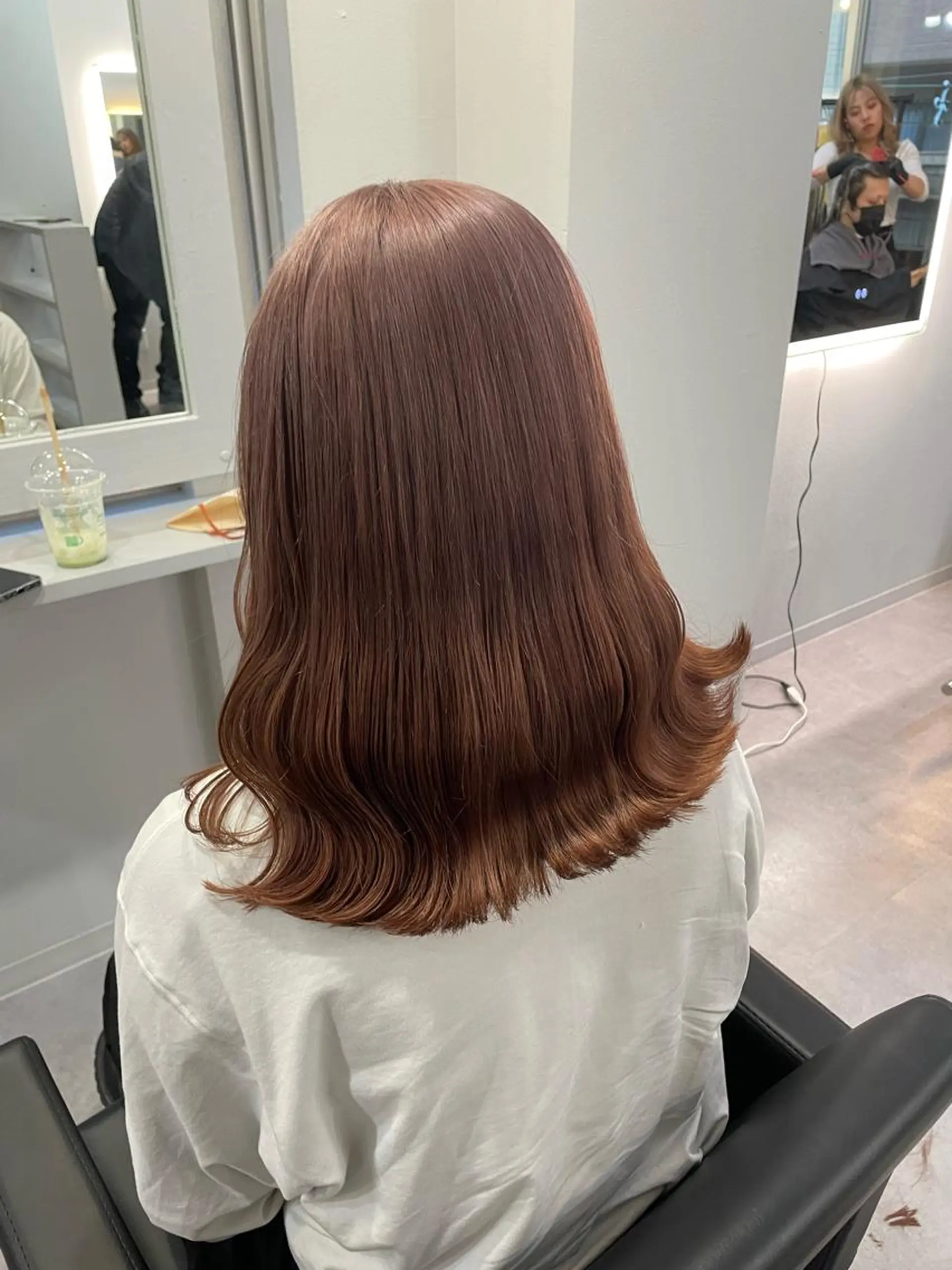 ミディアム Cielro/ダブル カラー/西田咲希のヘアスタイル