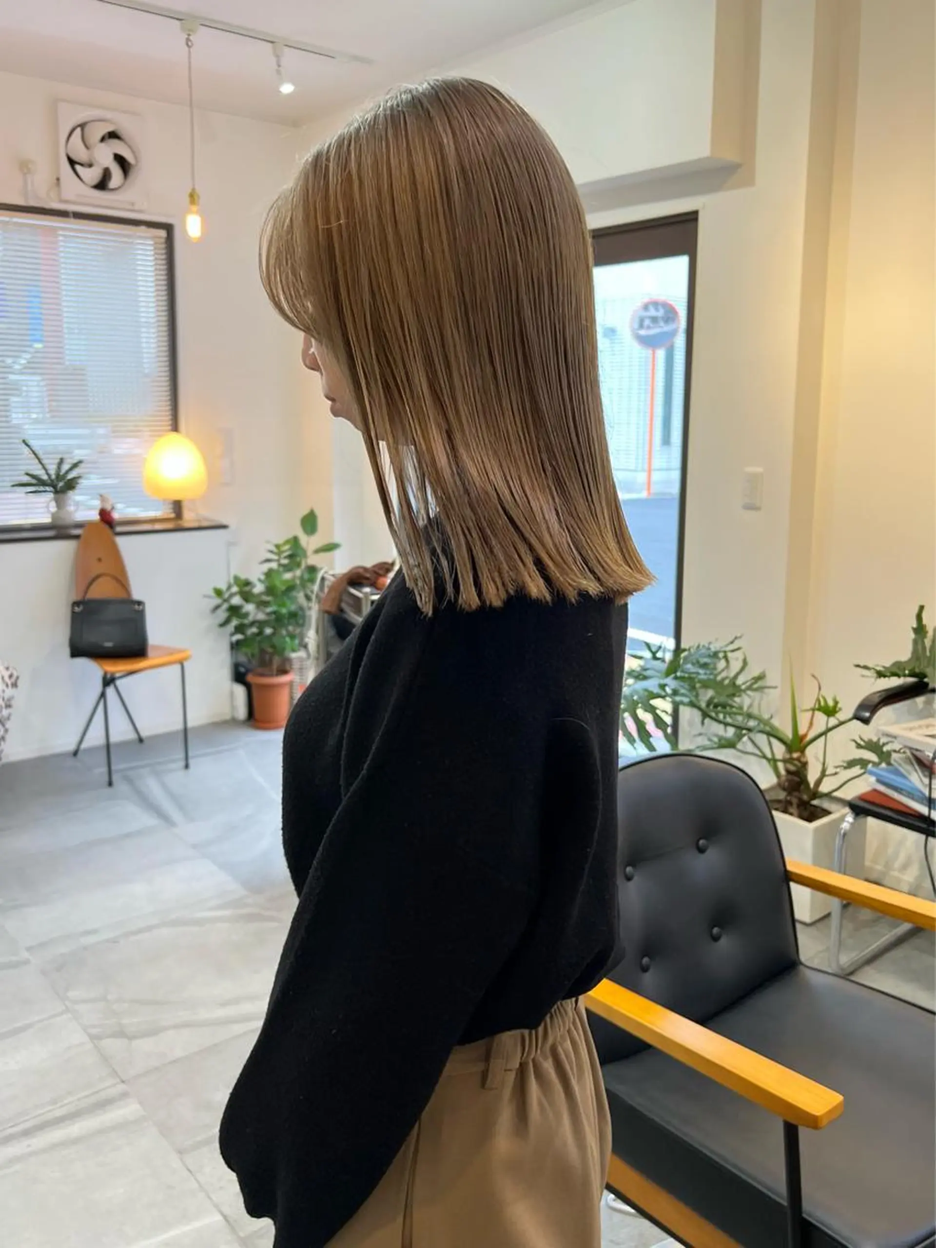 ミディアム カラー 切りっぱなしボブ ショートボブ ベージュカラー ブリーチ ケアブリーチ ヘアカラー トリートメント 蔵前 デザインカット KOBAYASHIのその他イメージ