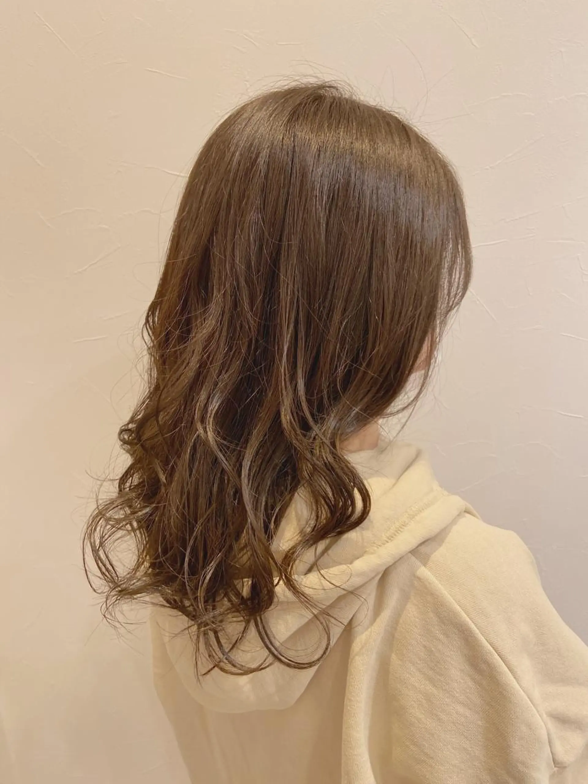 ロング カラー ブリーチ 透明感カラー ブリーチなしカラー カット ヘアカラー Total beau ty  Noaloのエステ・リラクイメージ