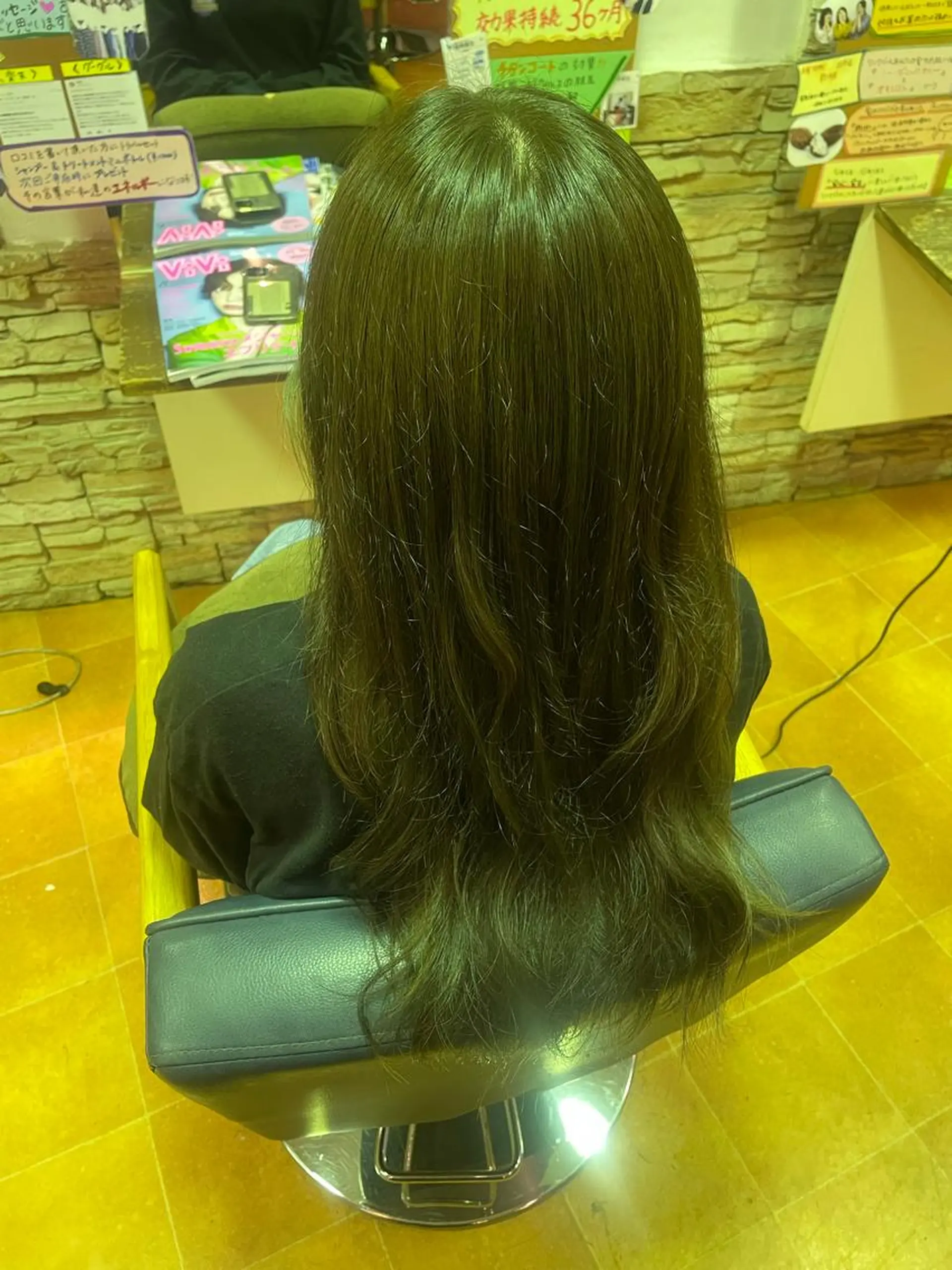 ロング カラー 山口 彩海のヘアスタイル