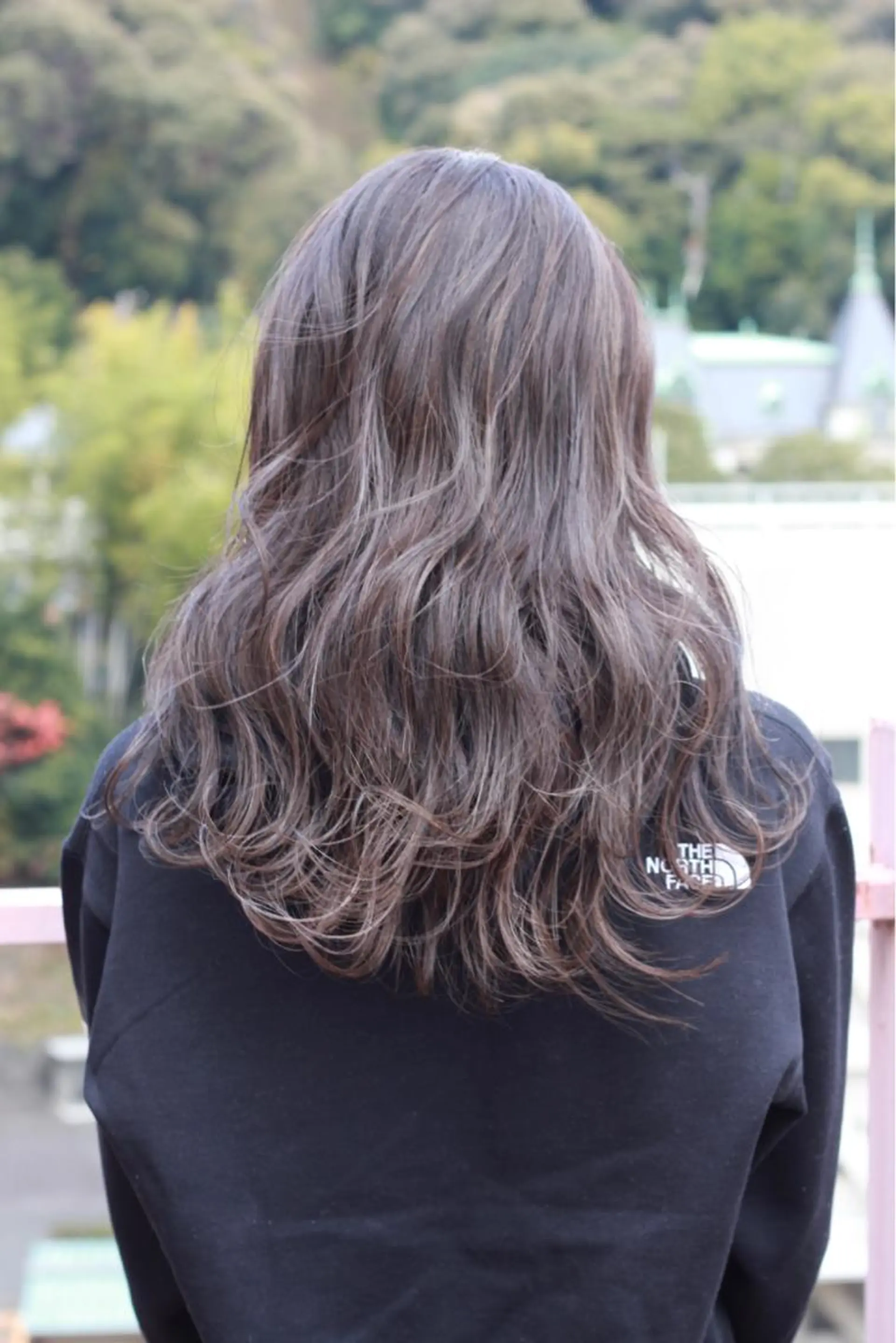 セミロング カラー ハイライトカラー シルバー ハイライト ヘアカラー Viage （ビアージュ）のヘアスタイル