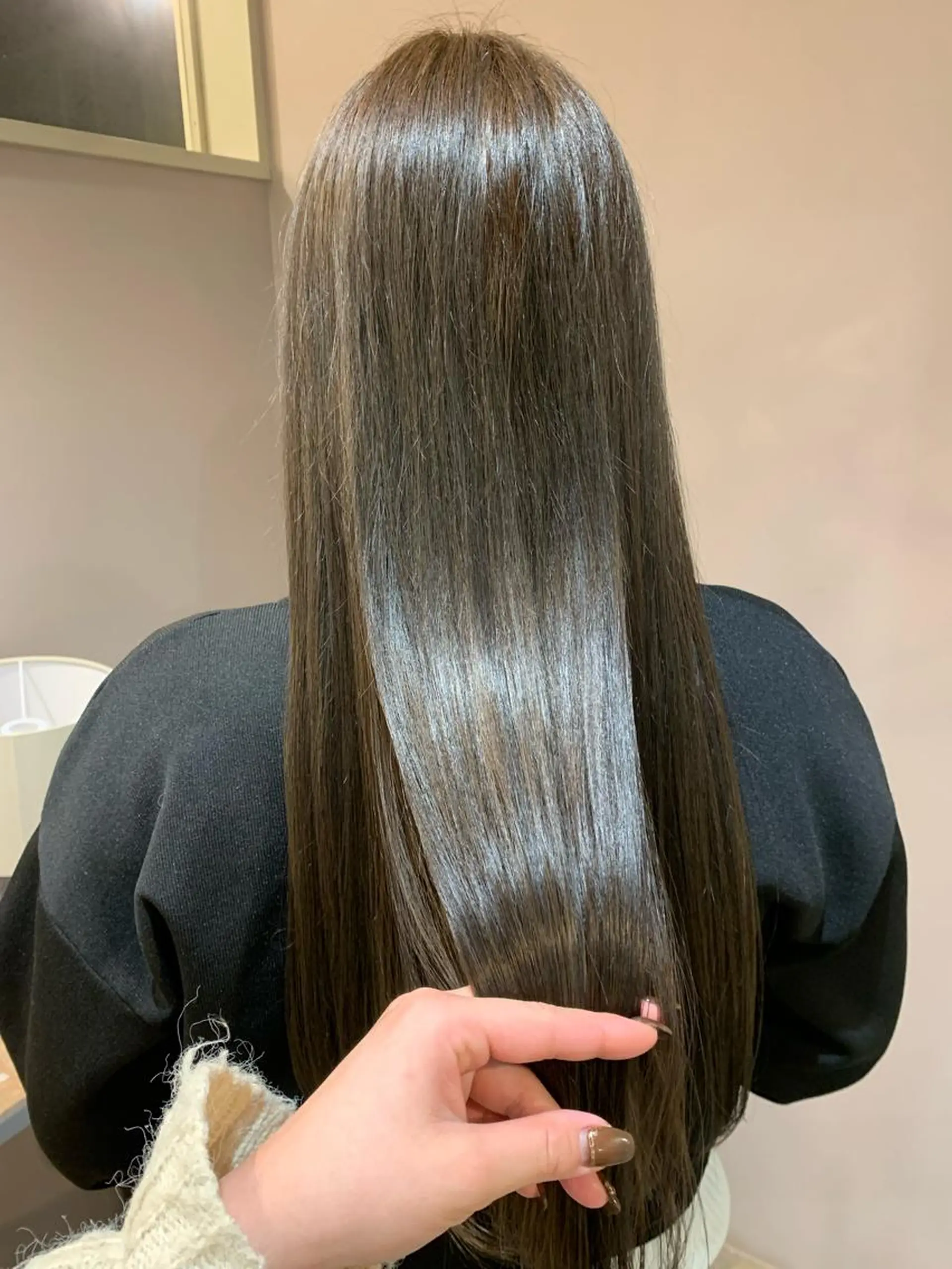 ロング カラー グレージュ 田中 紫苑のヘアスタイル