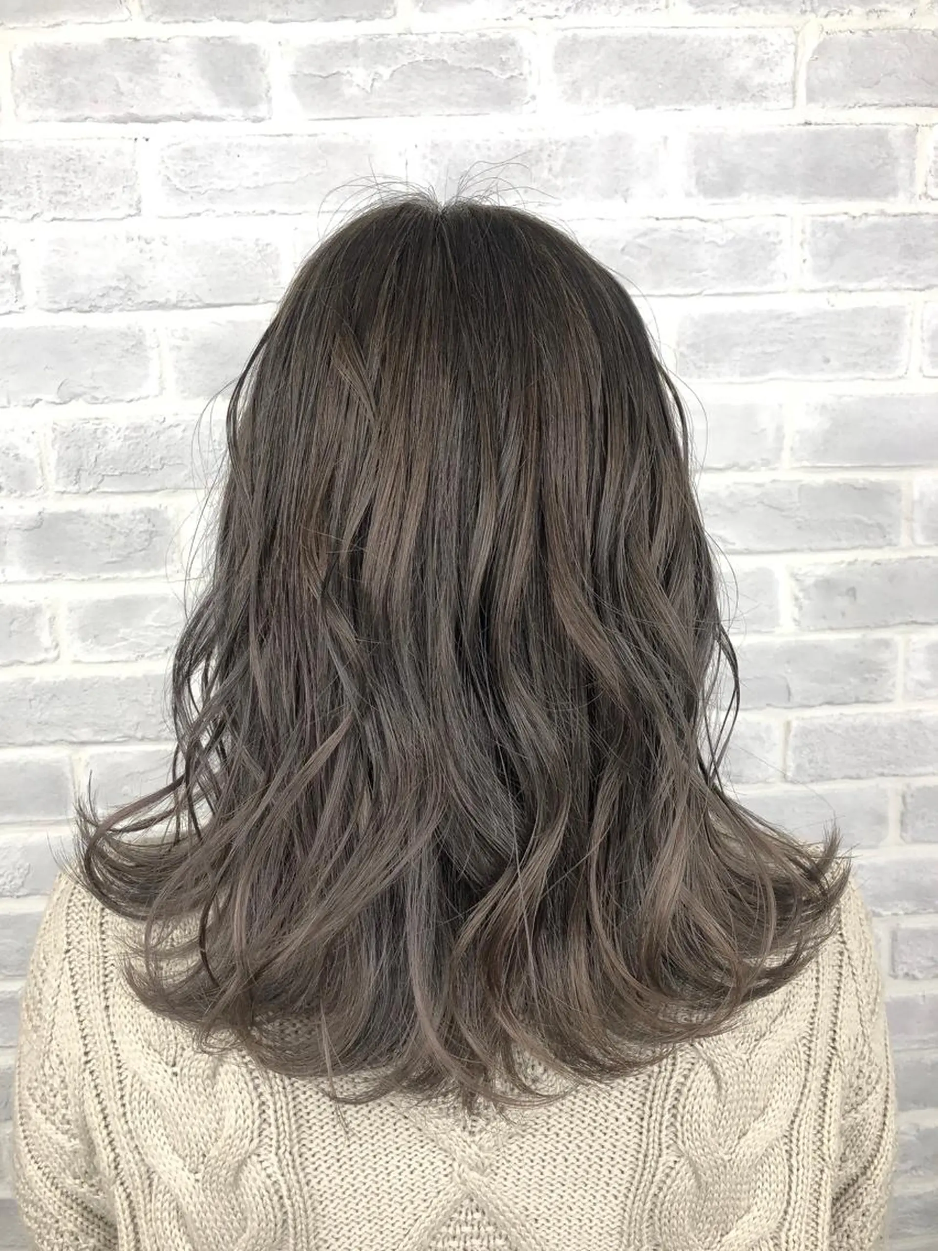 ミディアム カラー アディクシーカラー アッシュ ブリーチ ケアブリーチ シルバー 【透明感、艶髪】西村 有司のヘアスタイル