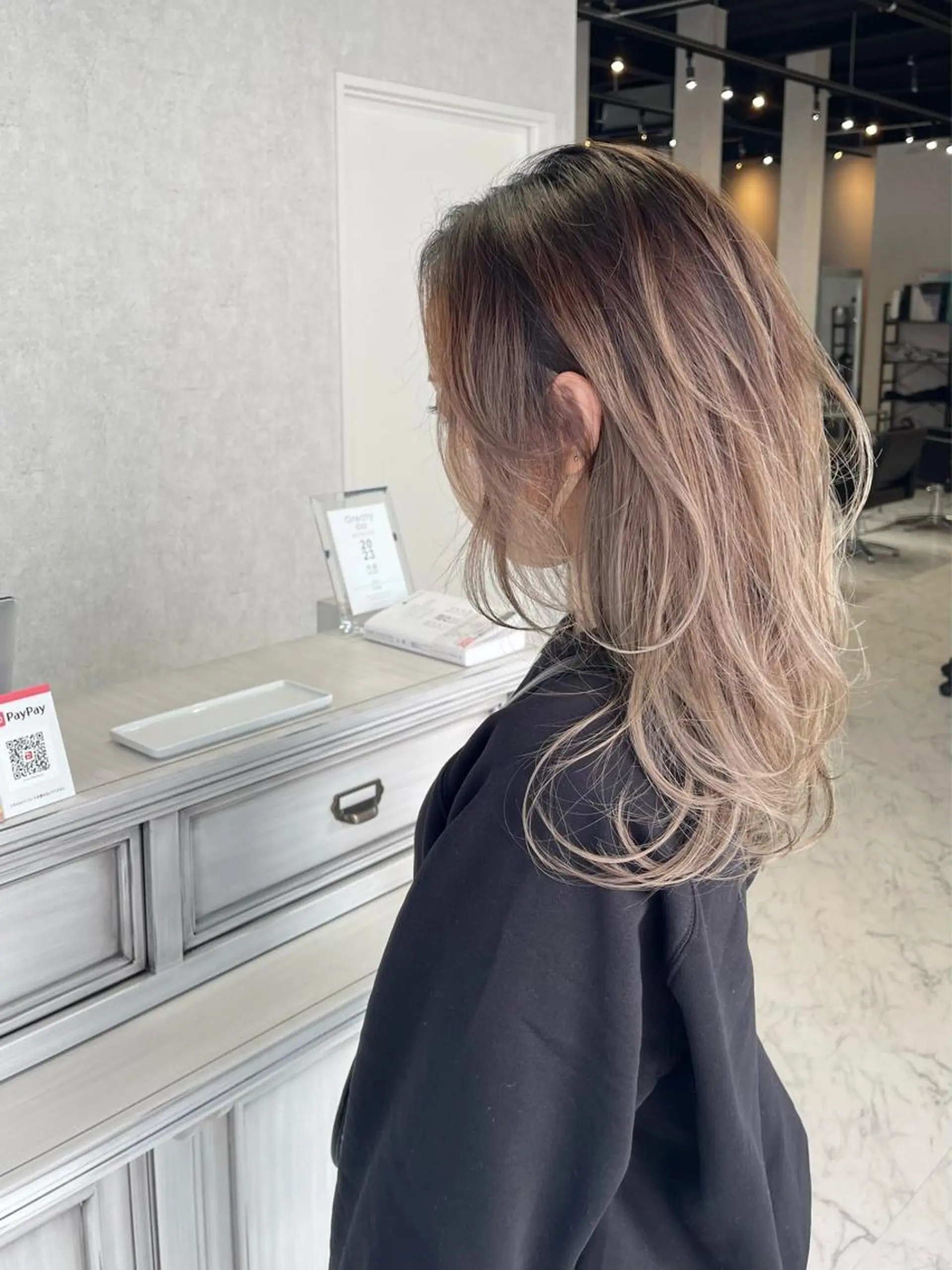 ミディアム カラー ヘアアレンジ バレイヤージュ デザインカラー ハイライトカラー 外国人風カラー ハイライト カット ヘアカラー トリートメント アンドウ ユウ/ レイヤーカット/韓国のヘアスタイル