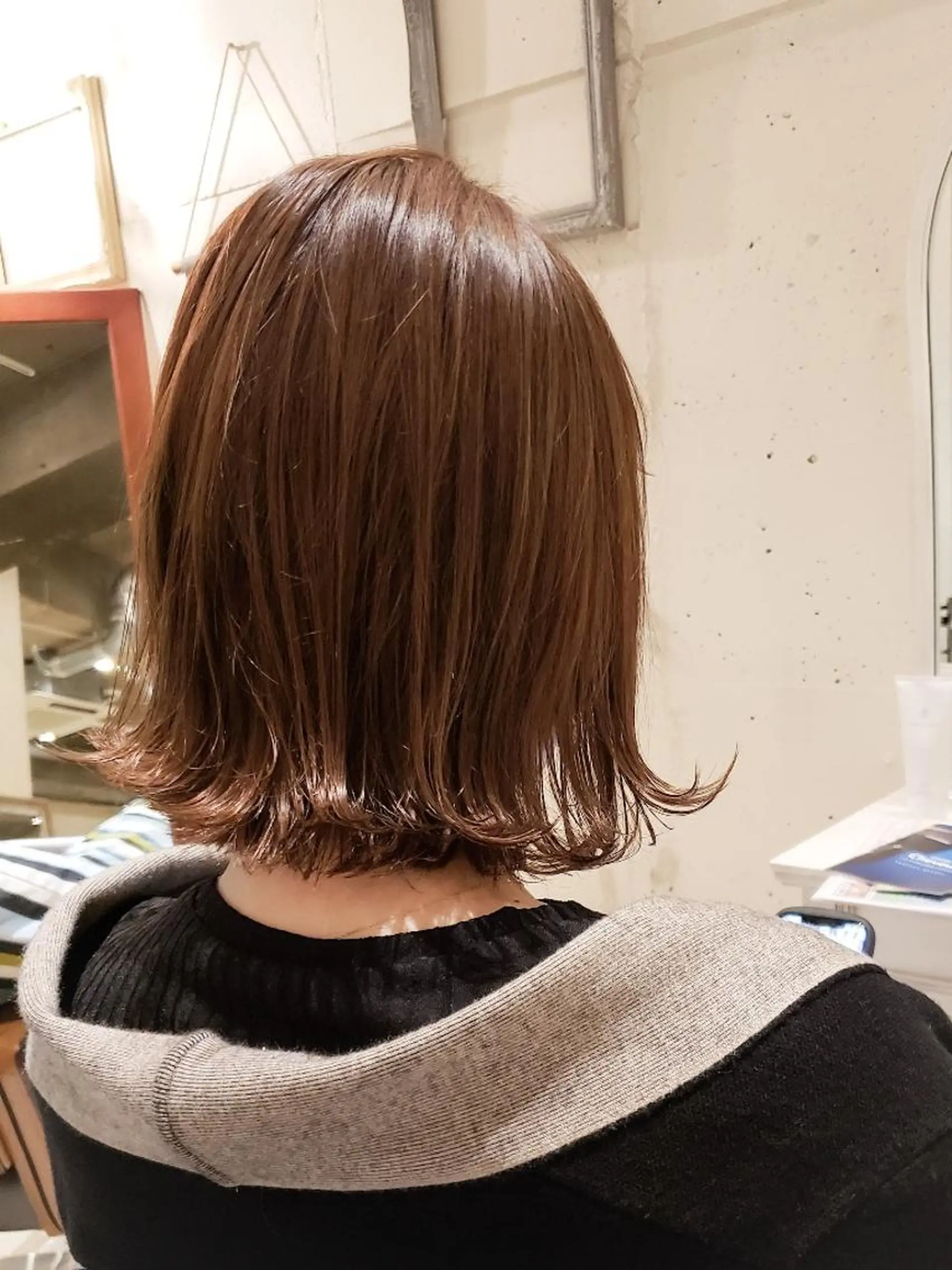 ミディアム カラー ボブ 外ハネヘア 尾野 恭平のヘアスタイル