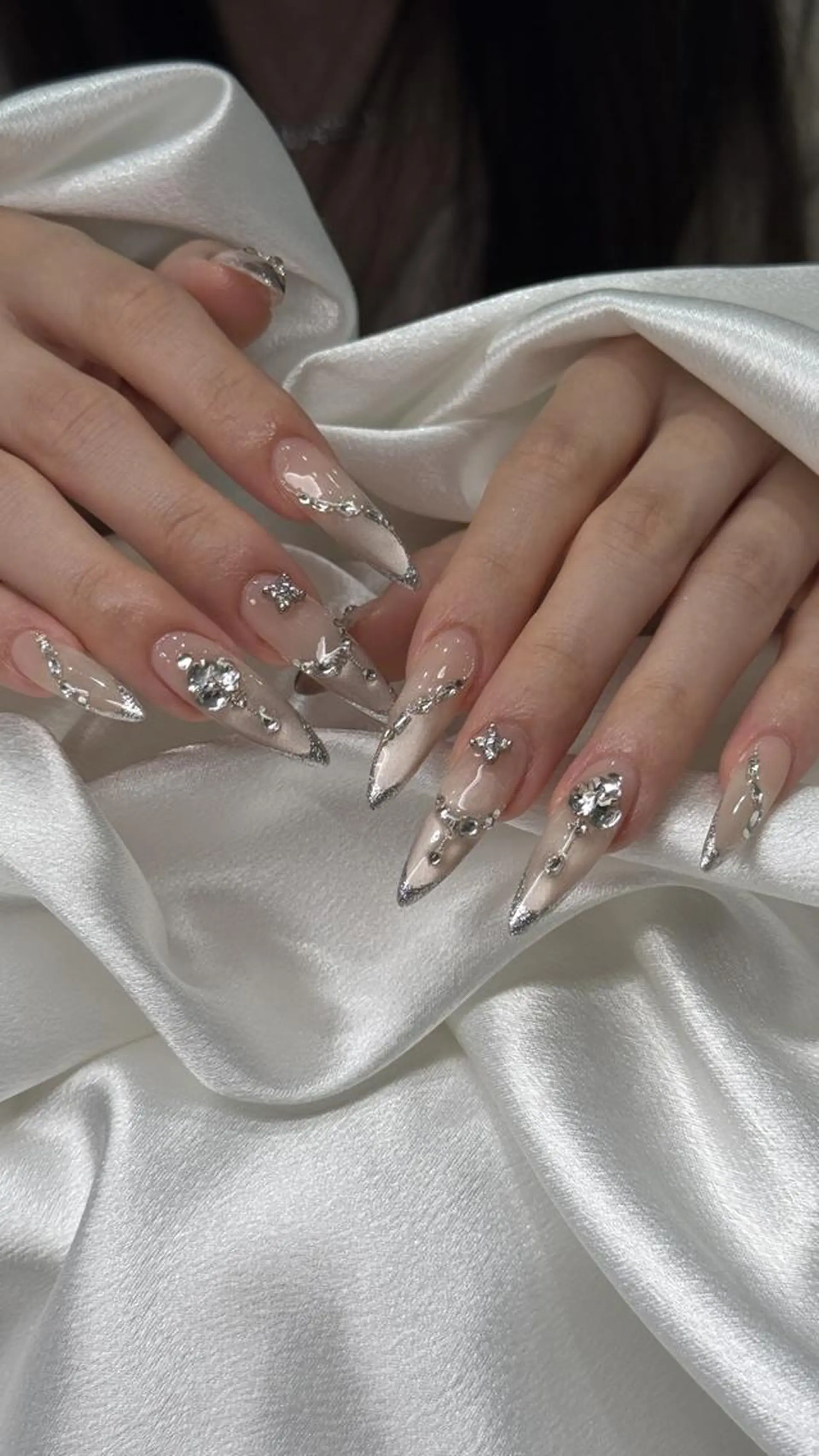 ネイル オーロラネイル ブルー チークネイル フットネイル フレンチネイル NAILS168 池袋西口駅前店のネイルデザイン