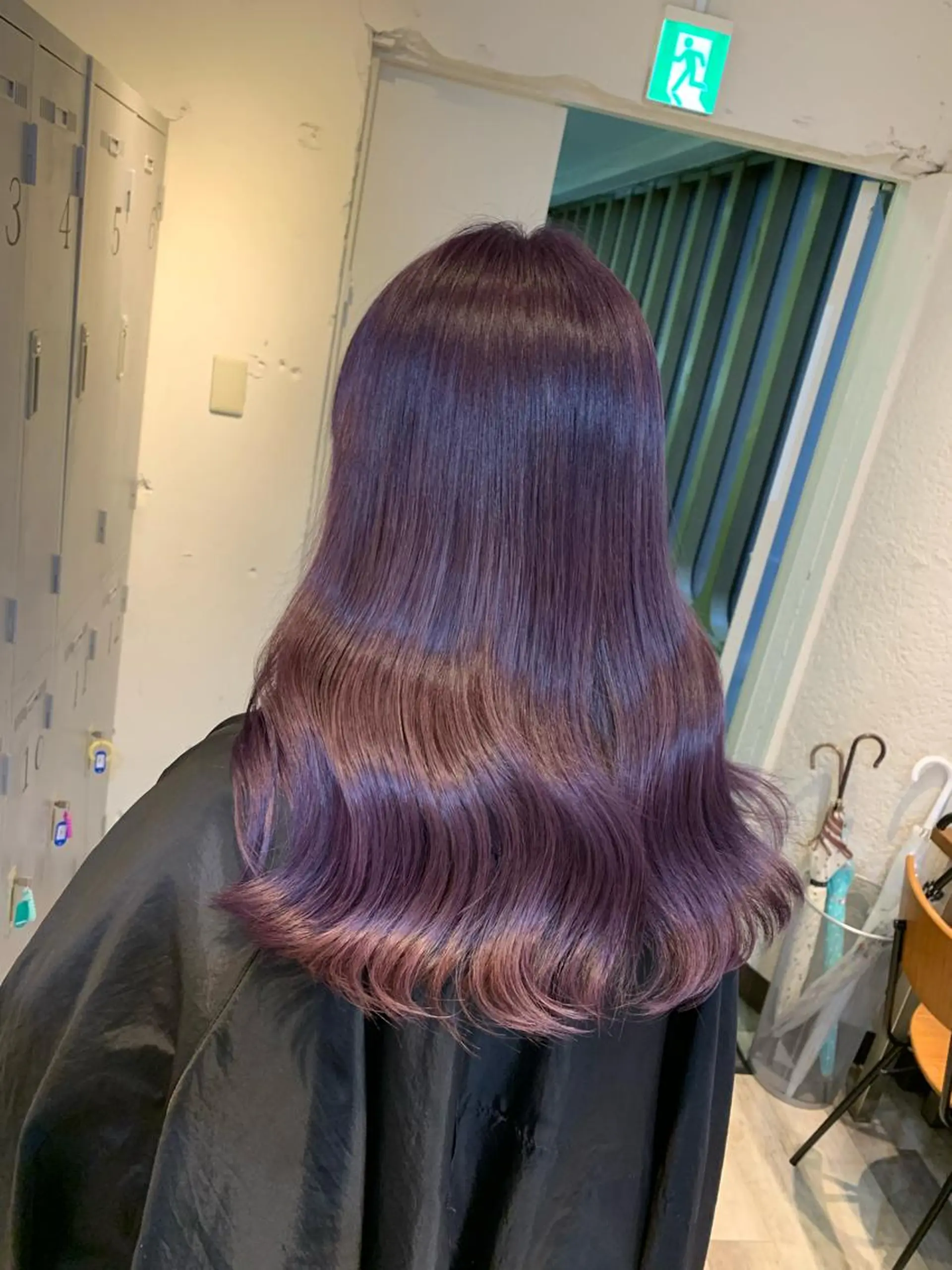 ロング カラー ブリーチ特化／ハイト ーン／ホワイトカラーのヘアスタイル