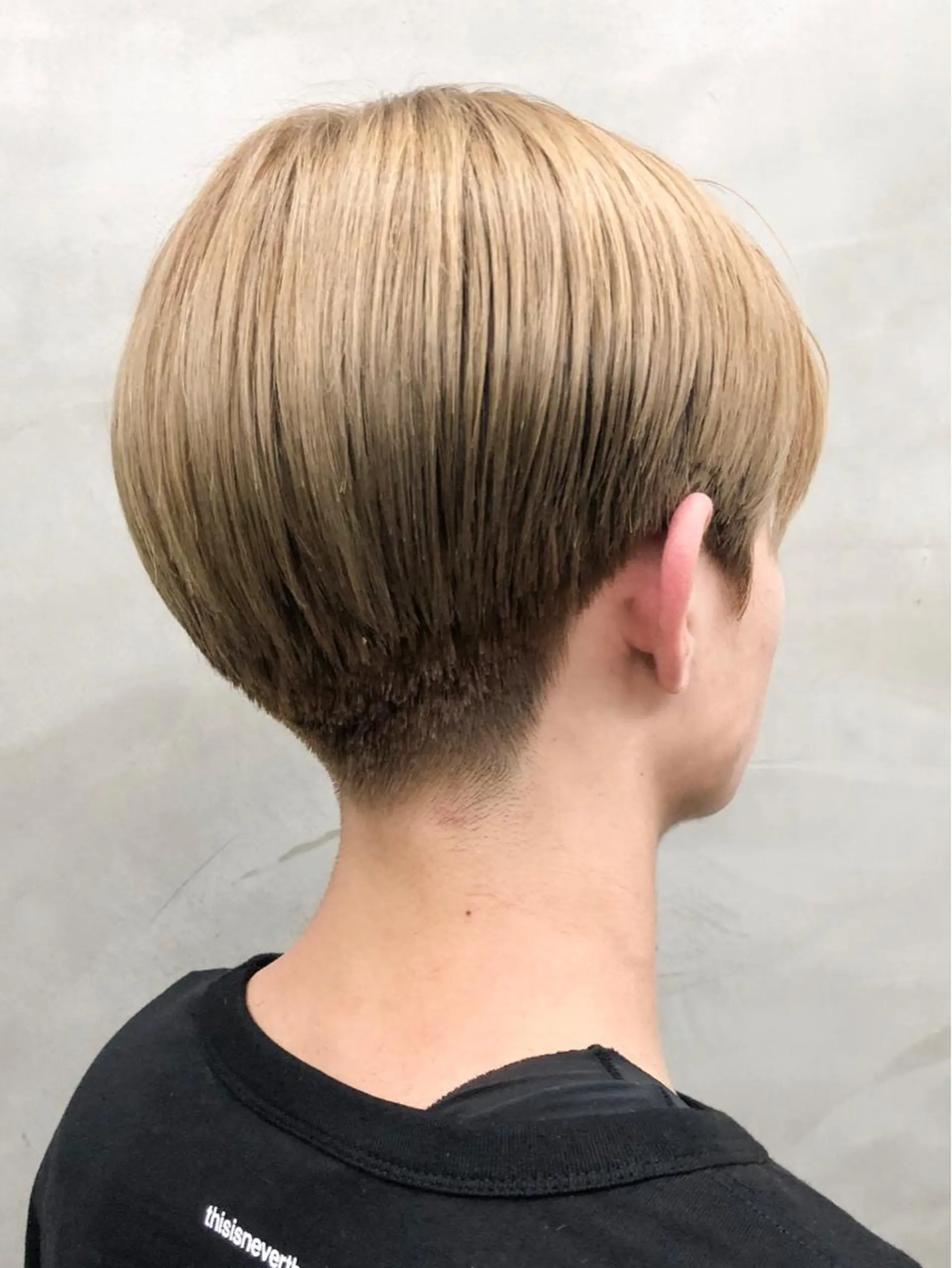 ショート メンズ メンズブリーチ メンズハイトーン アッシュ ショート・ボブ 徳竹淳一のヘアスタイル