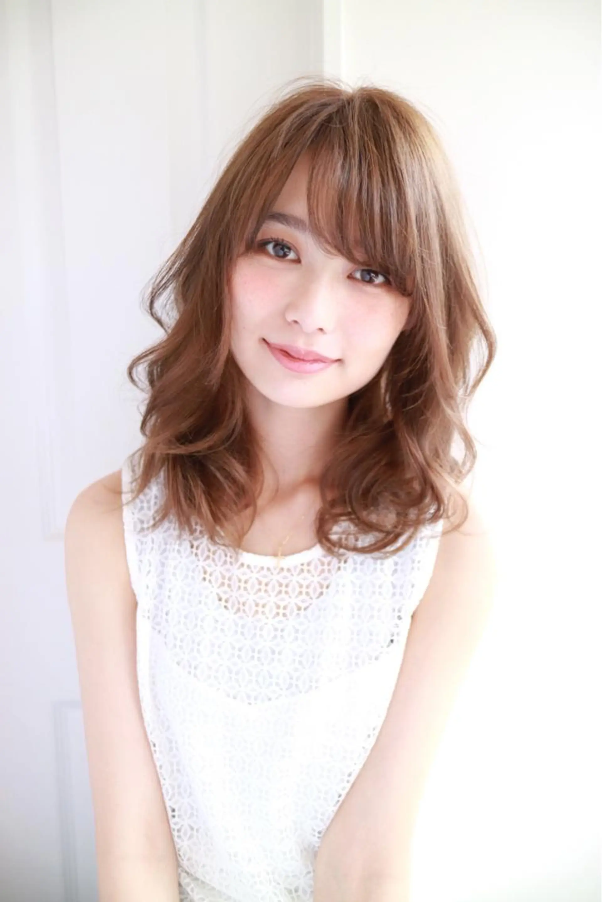 セミロング カラー パーマ アッシュ ベージュカラー ひがし　まさし JYUNESU副代表のヘアスタイル