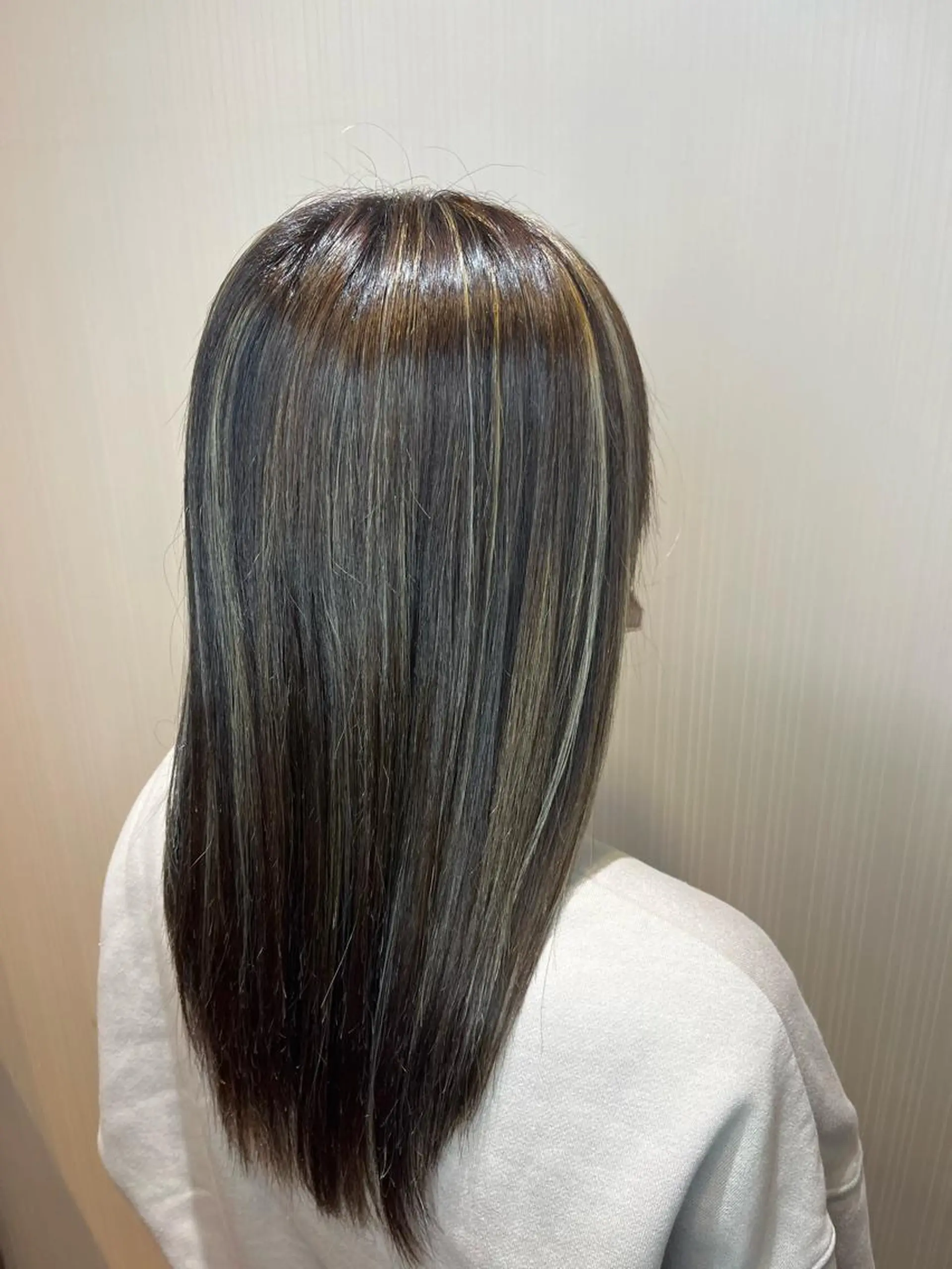 ミディアム ハイライト ヘアカラー 新井 友菜のヘアスタイル