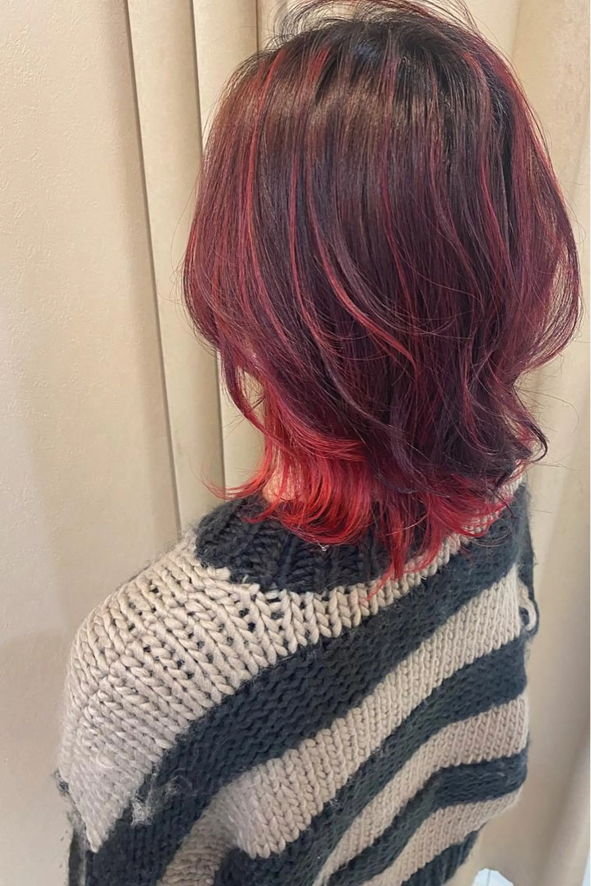 ミディアム カラー ヘアアレンジ デザインカラー レッドカラー Spira藤崎宮所属・シールエクステ専門店 Spira藤崎宮のヘアスタイル