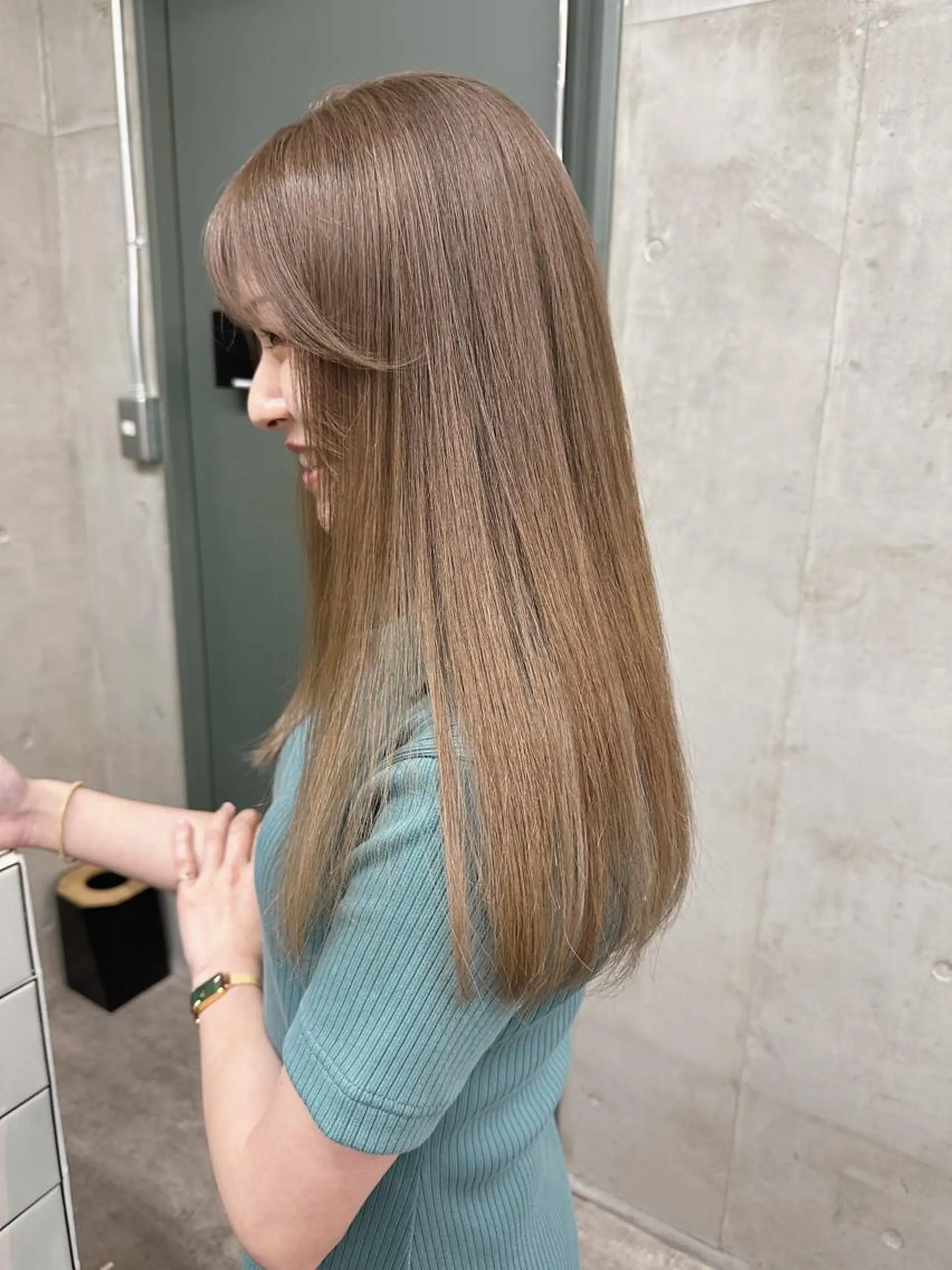 セミロング カラー ブラウンカラー SALTWATER AYARIのヘアスタイル