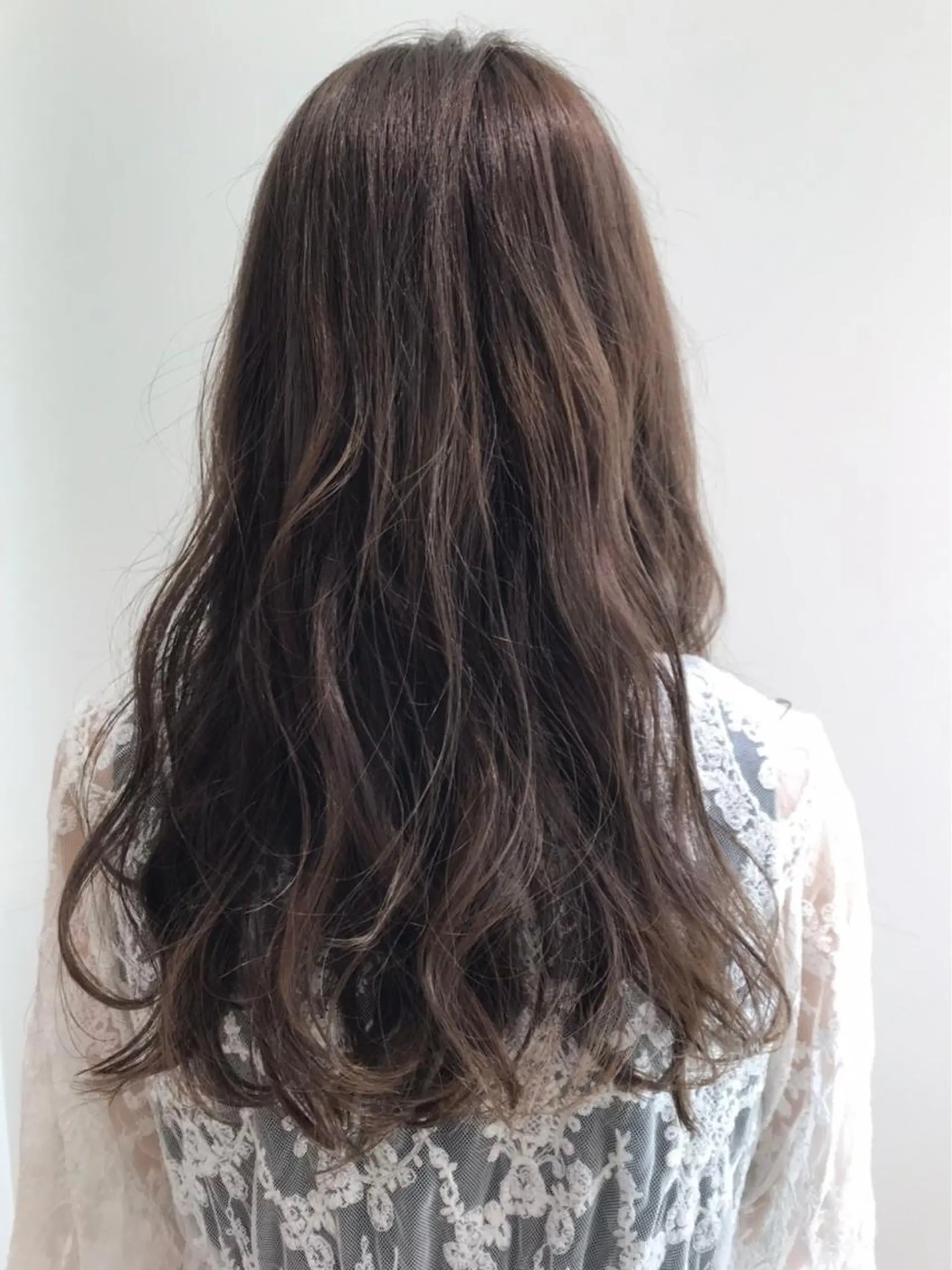 セミロング カラー 渡部凌我 小顔ウルフ ハイトーンカラーのヘアスタイル