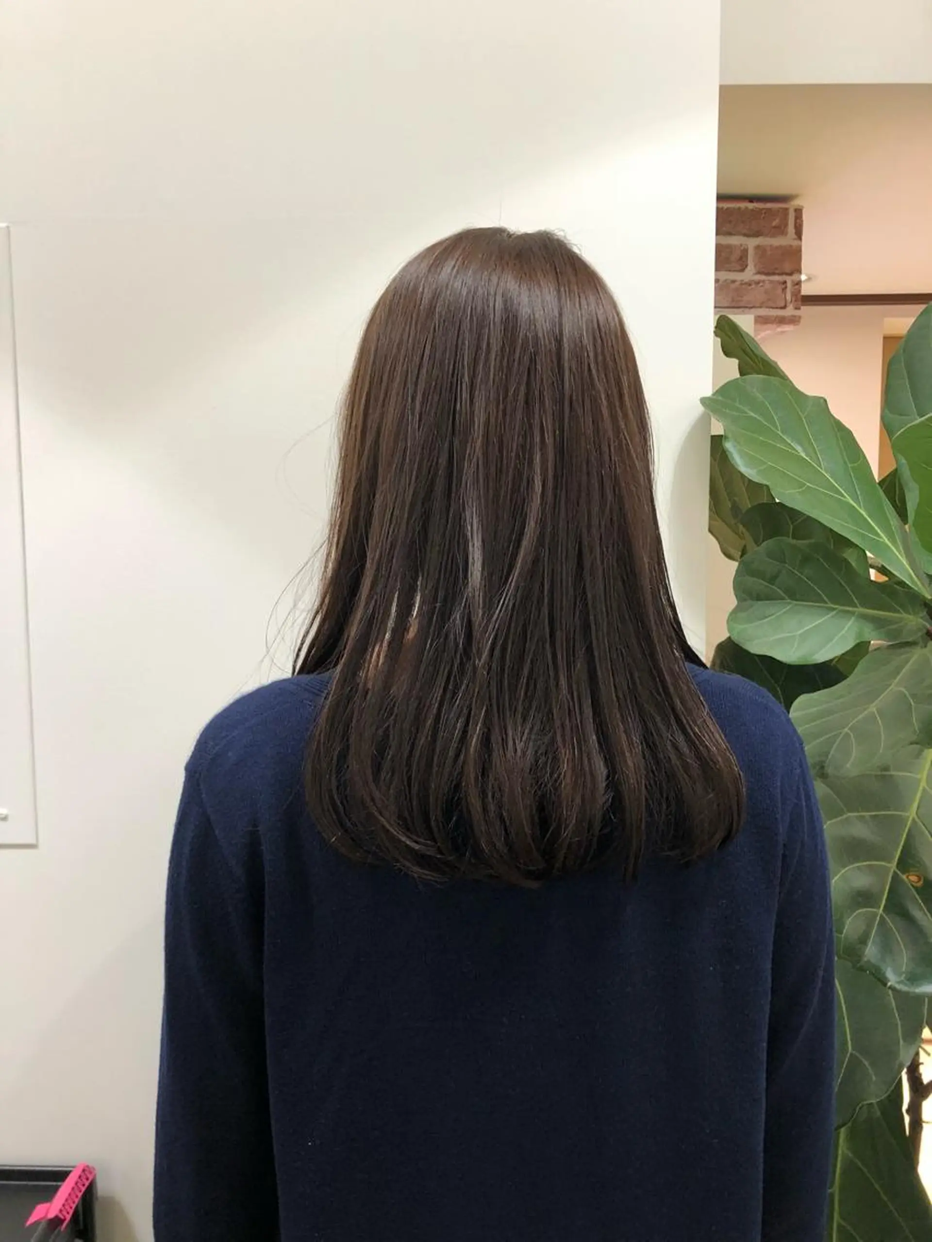 セミロング 顔周りの垢抜けヘア 立山あいりのヘアスタイル