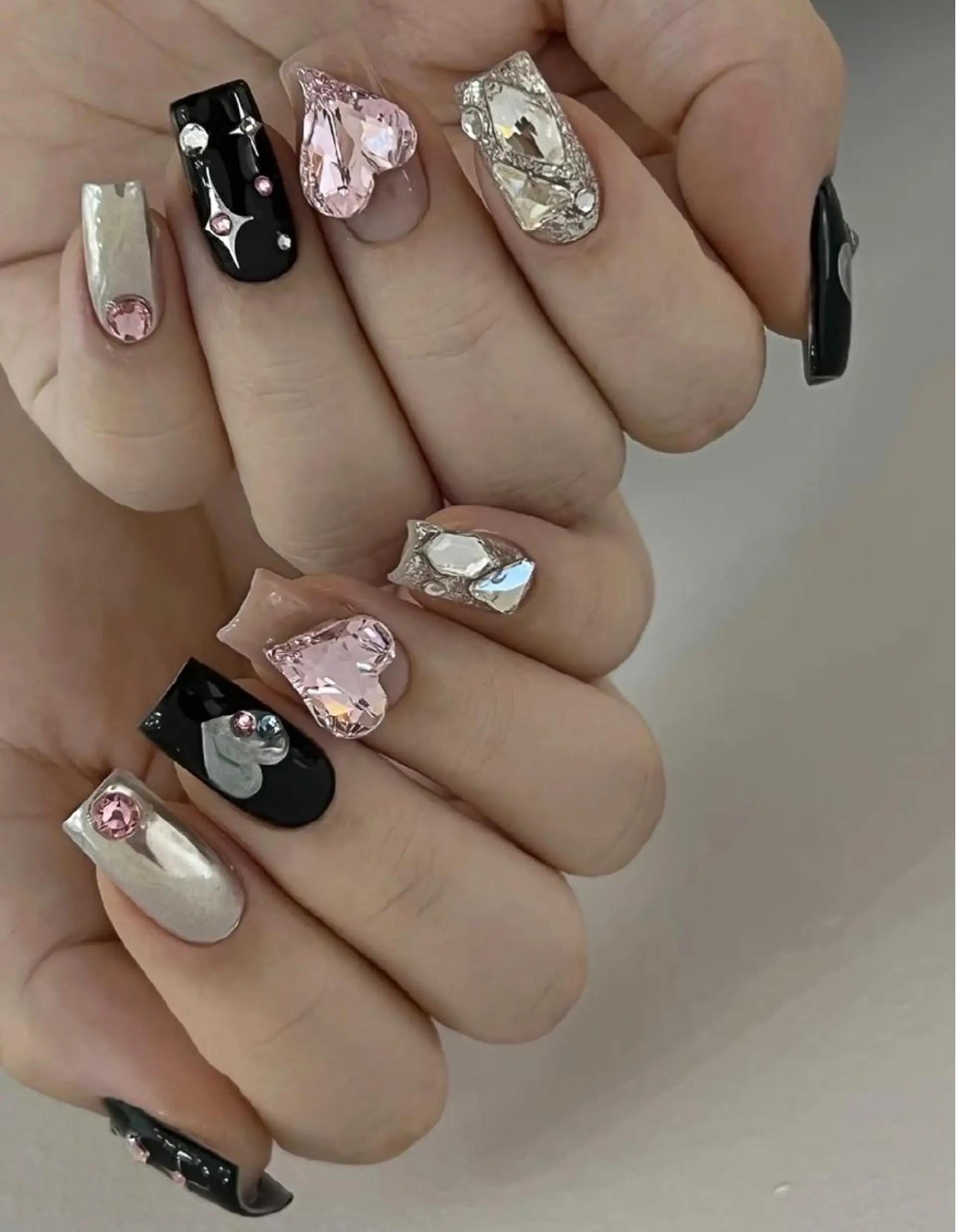 ミディアム めぐみのネイルサロン スタッフ練習のネイルデザイン