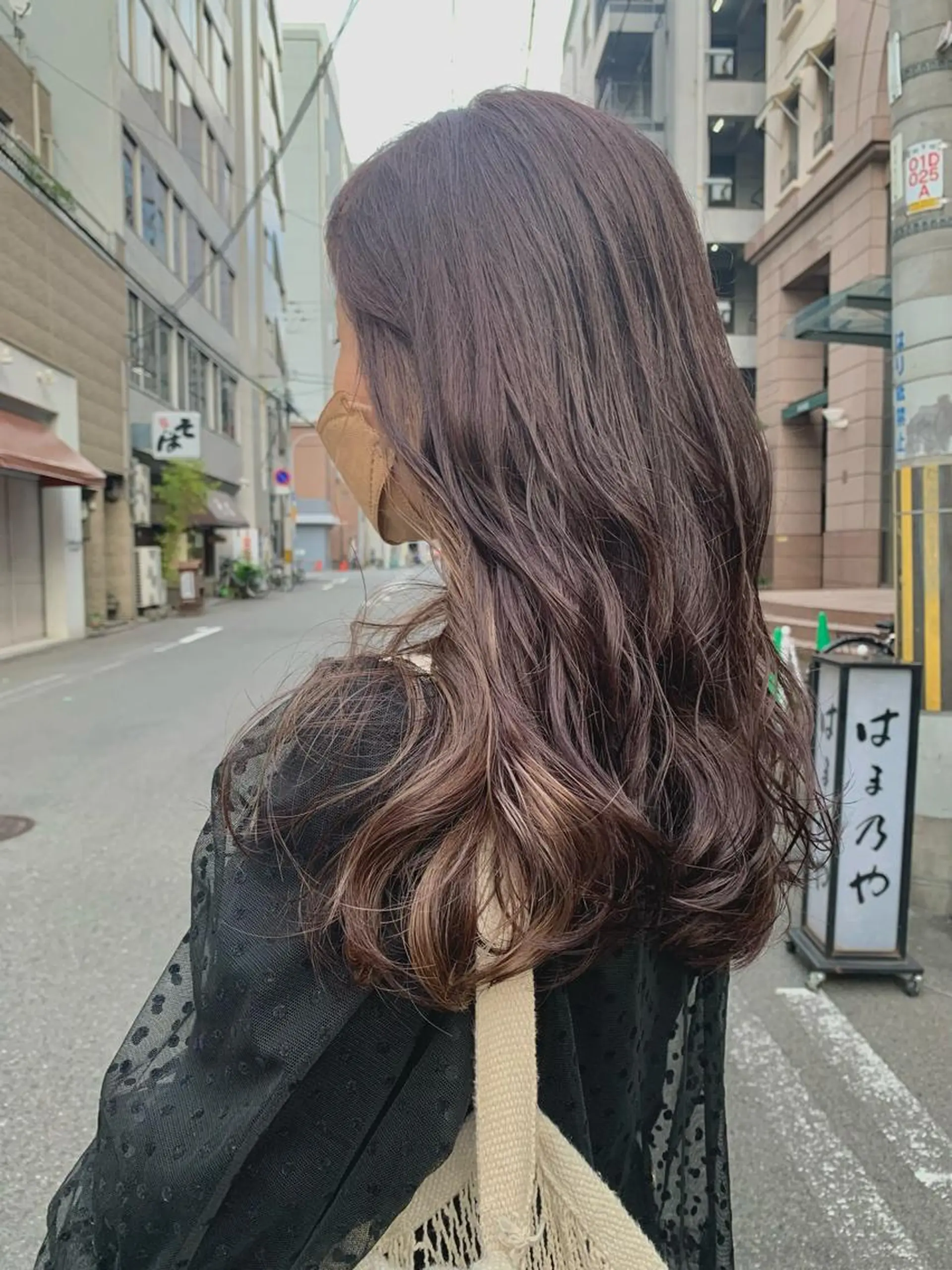 セミロング アッシュ パープルカラー ノモト ハルのヘアスタイル
