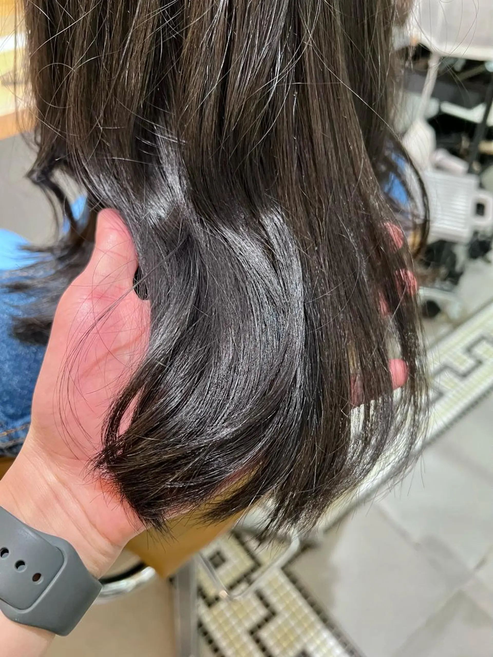 ミディアム 似合わせレイヤー ＆透明感カラーのヘアスタイル