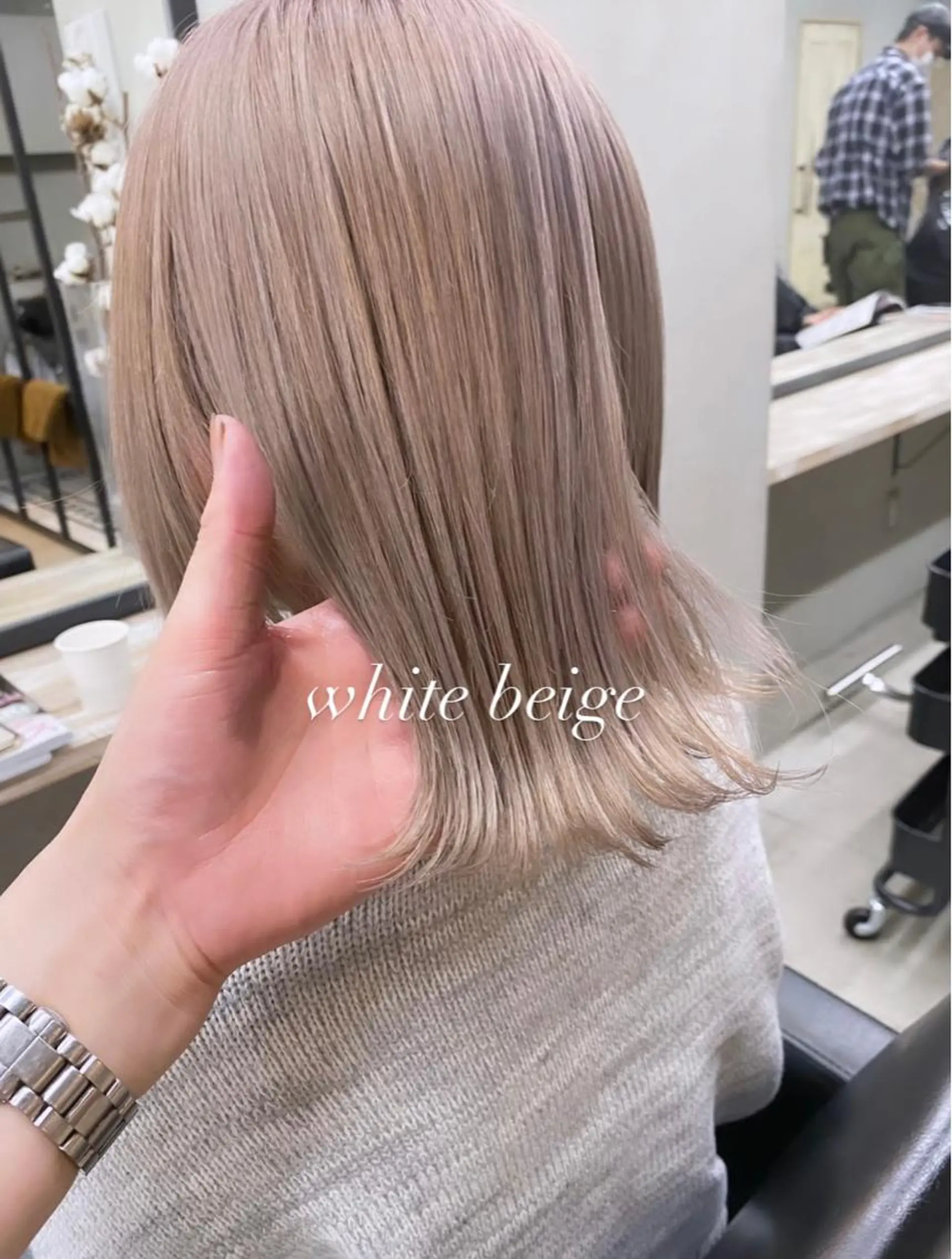 ミディアム カラー ベージュカラー ホワイトベージュ オカベ ショウマのヘアスタイル