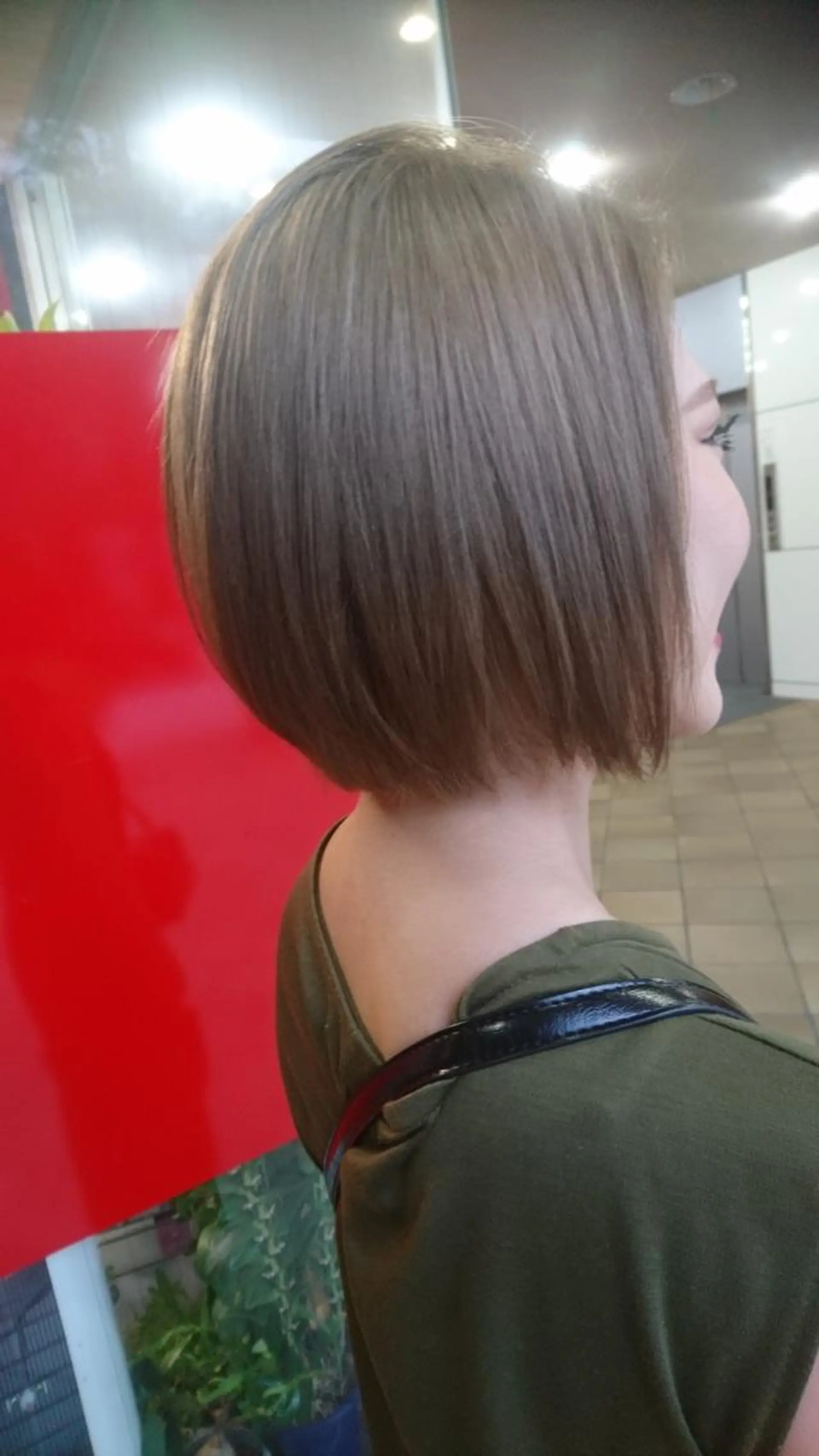 ショート カラー 横山 千春のヘアスタイル