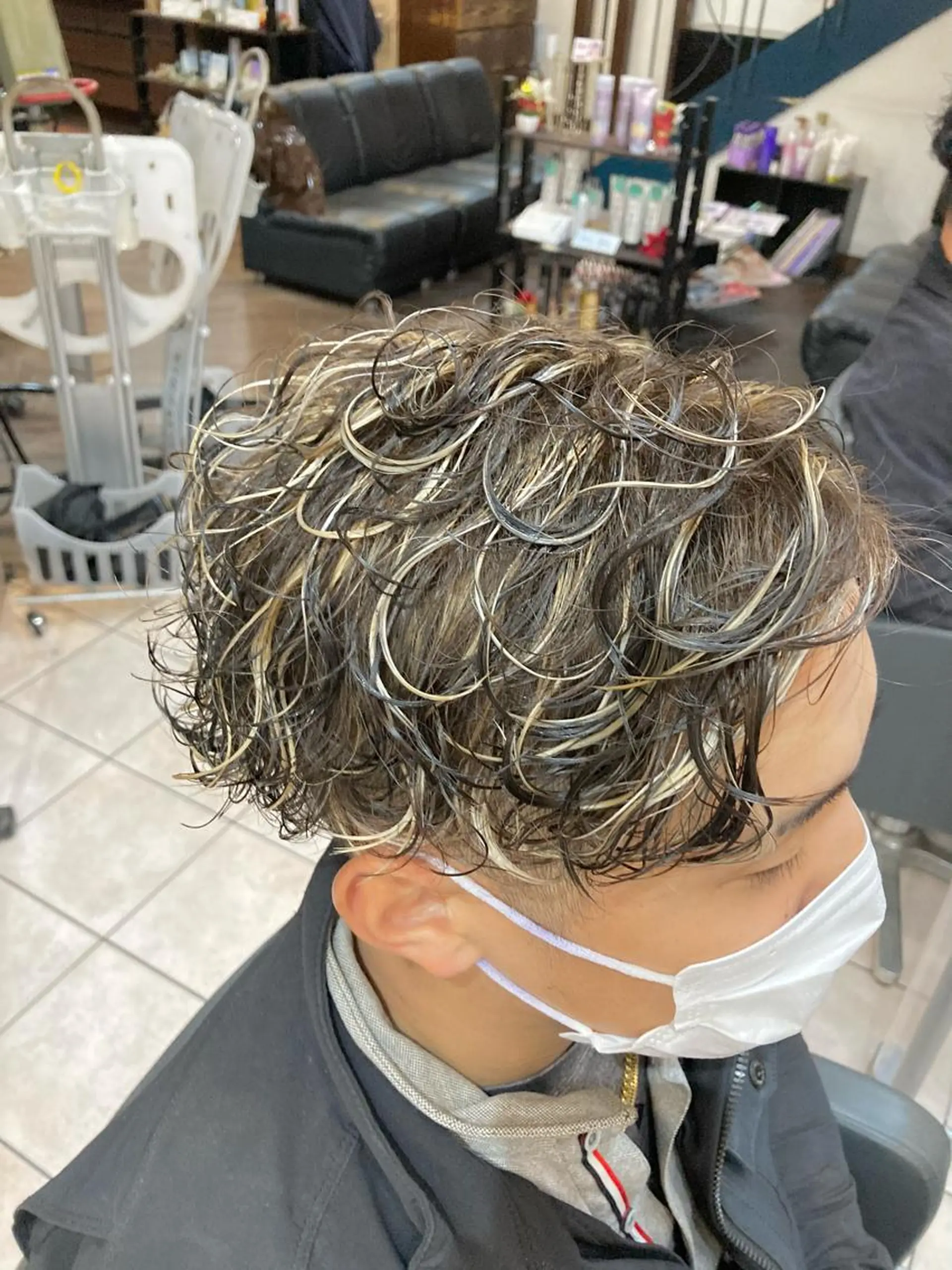 ミディアム カラー パーマ メンズ メンズハイライト ハイライトカラー 3Dハイライト ハイライト カット ヘアカラー パーマ SHAFT Ieiriのヘアスタイル