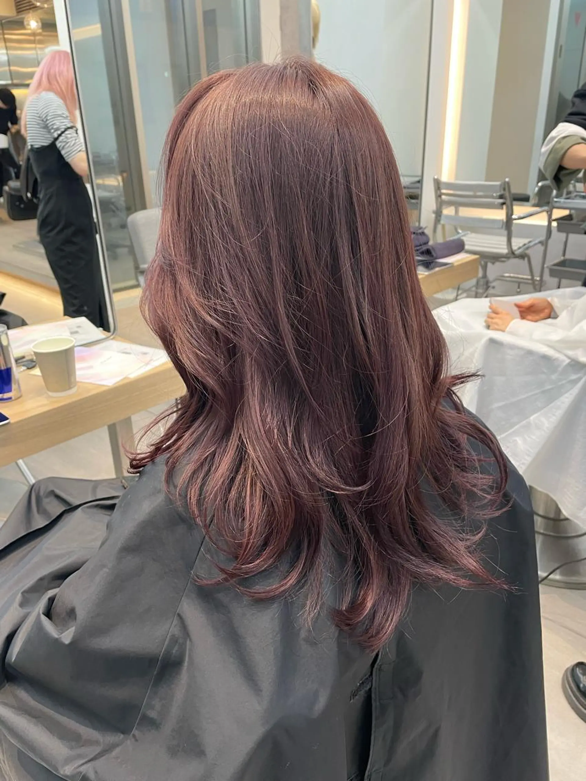 セミロング 佐原 里奈のヘアスタイル