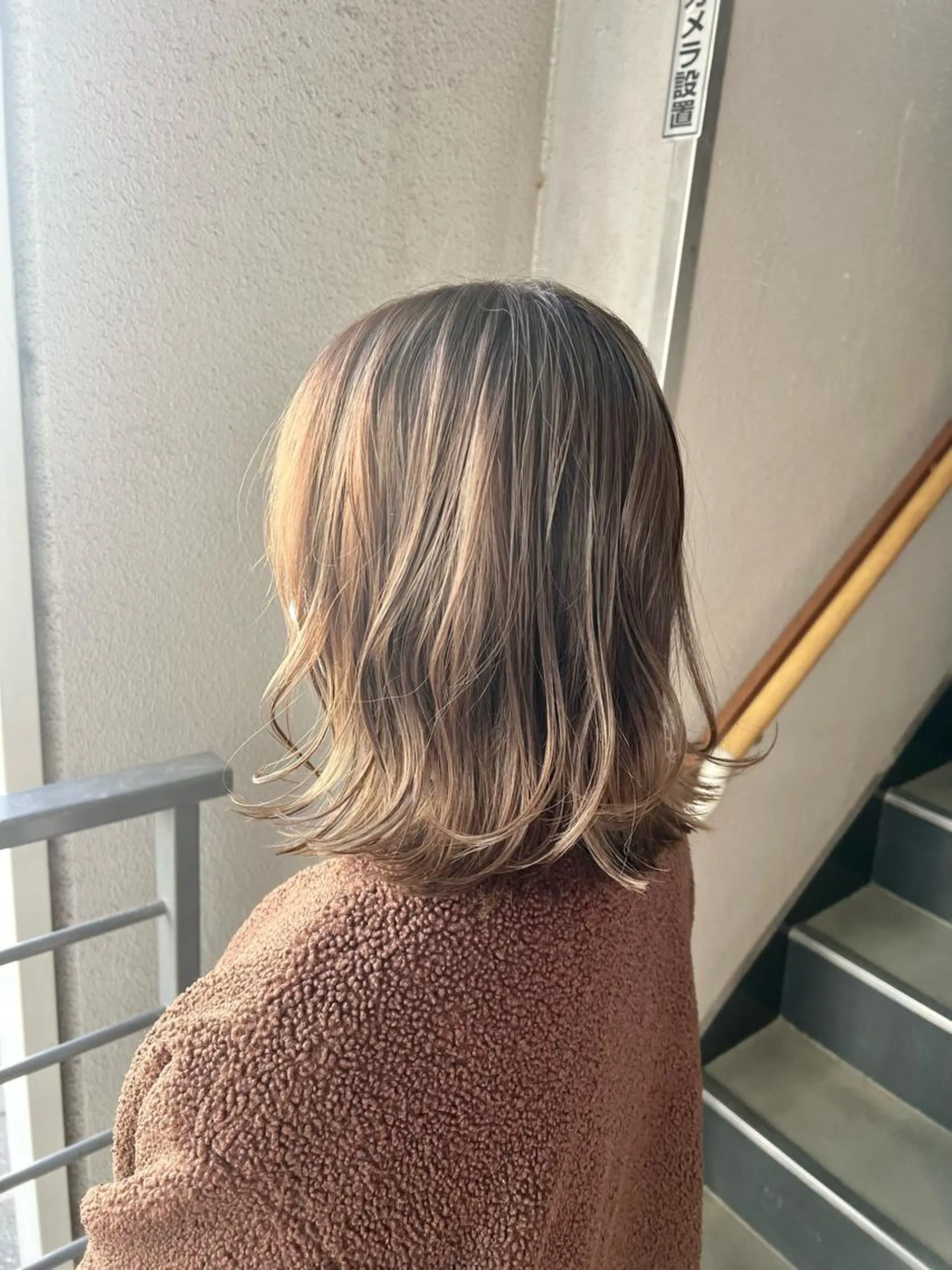 ミディアム カラー バレイヤージュ グレージュ ハイライトカラー ボブ ハイライト カット ヘアカラー トリートメント Kazu .Kのヘアスタイル