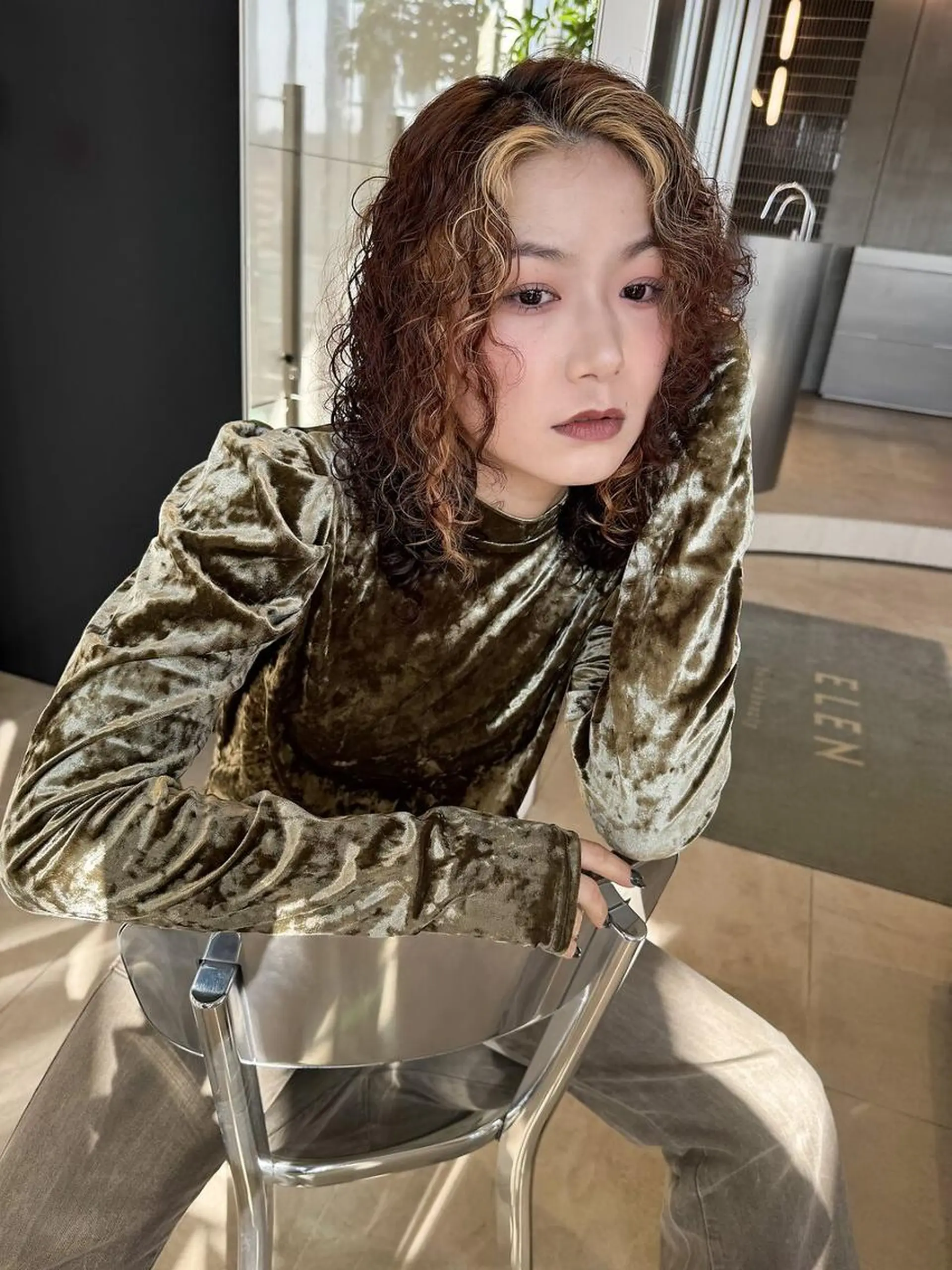 ミディアム パーマ カラー ミディアムパーマ ブリーチ ダブルカラー ハイライトカラー イルミナカラー カット パーマ ELEN 向ヶ丘遊園のヘアスタイル