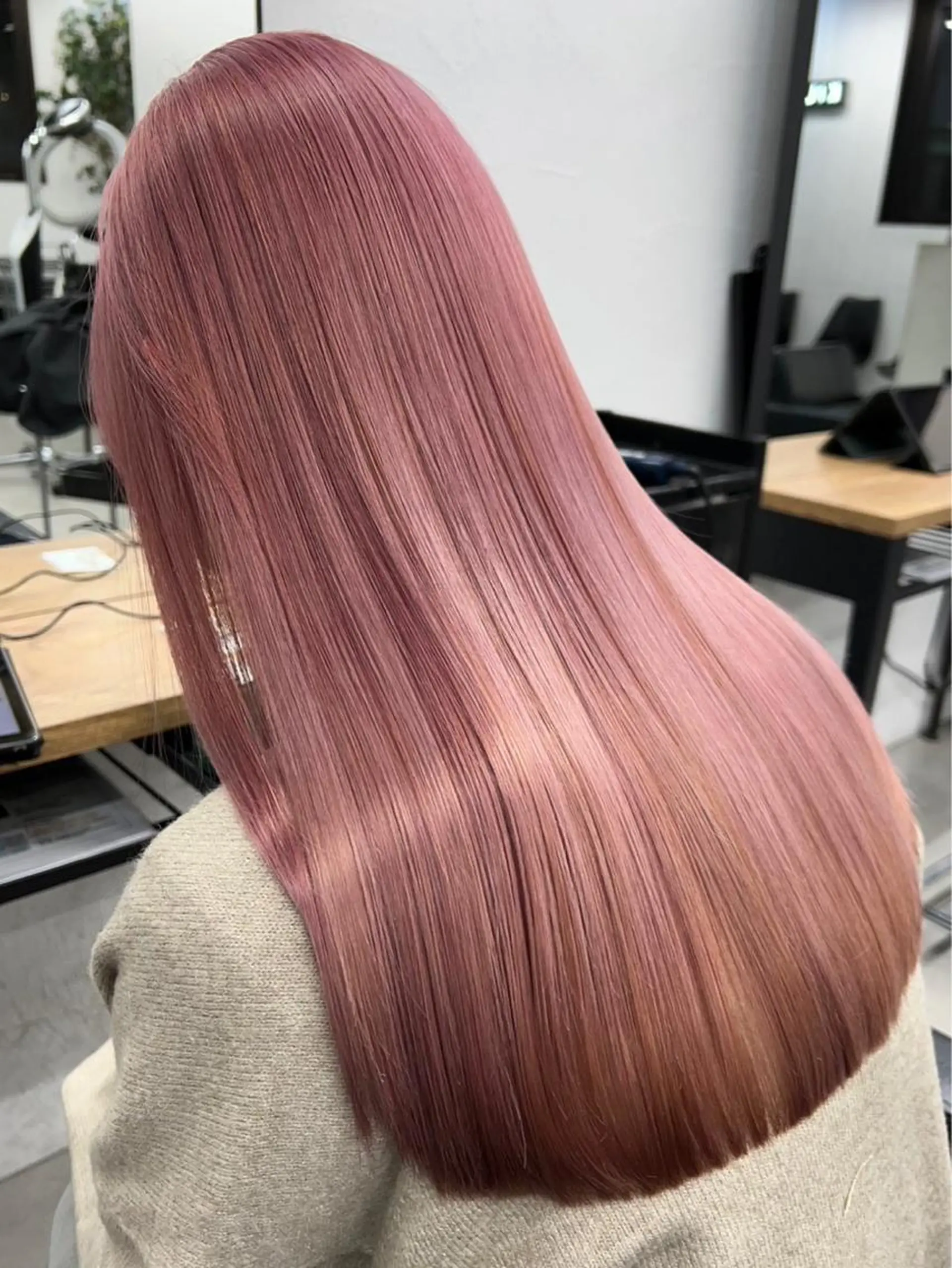 ロング カラー ヘアアレンジ ピンクカラー シアーピンク トリートメント 🫧透明感カラー/ ナルハ🫧のヘアスタイル