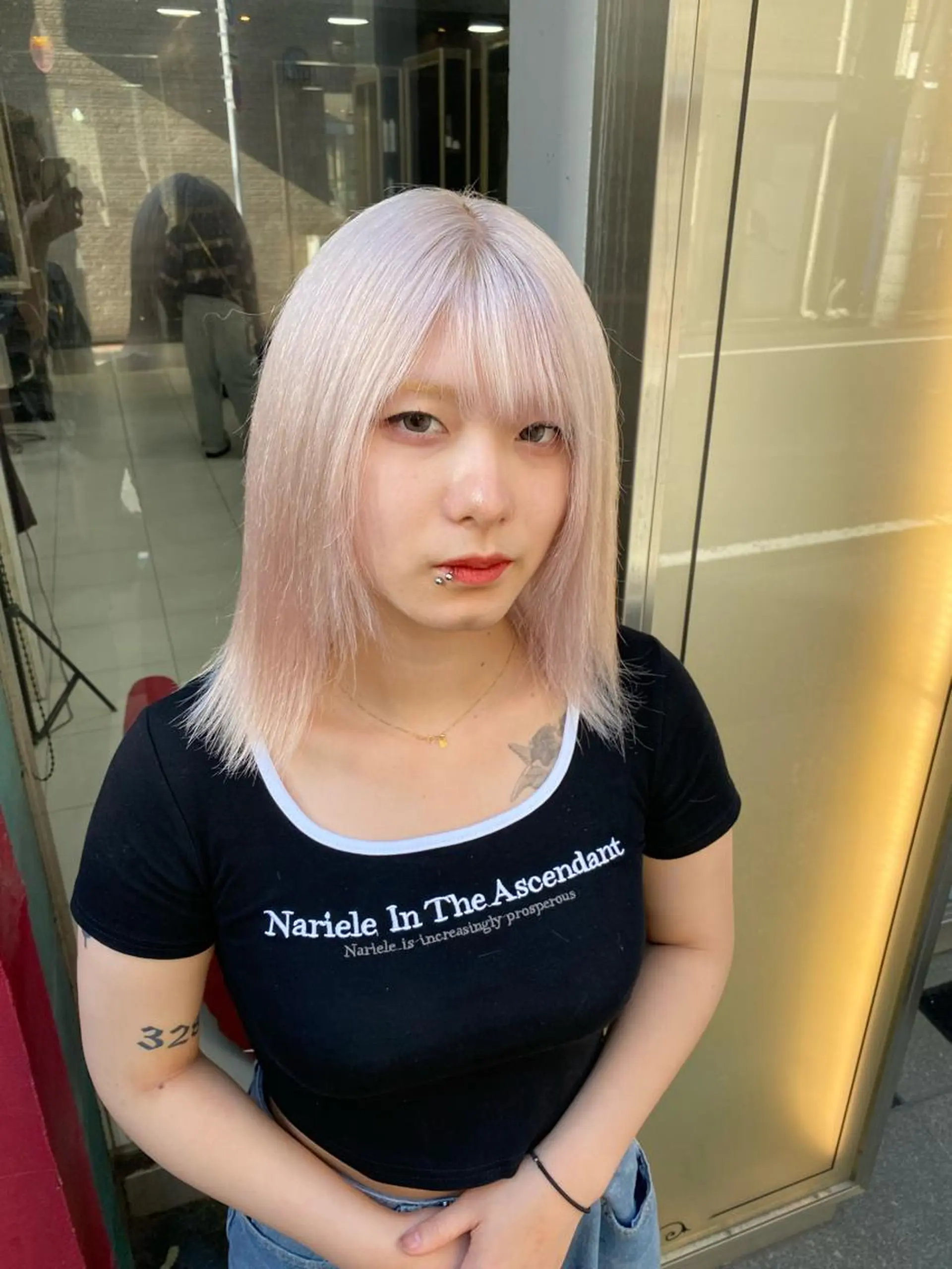 セミロング カラー ブリーチ ホワイト系はお任せ /ブリーチ/店長岩崎のヘアスタイル