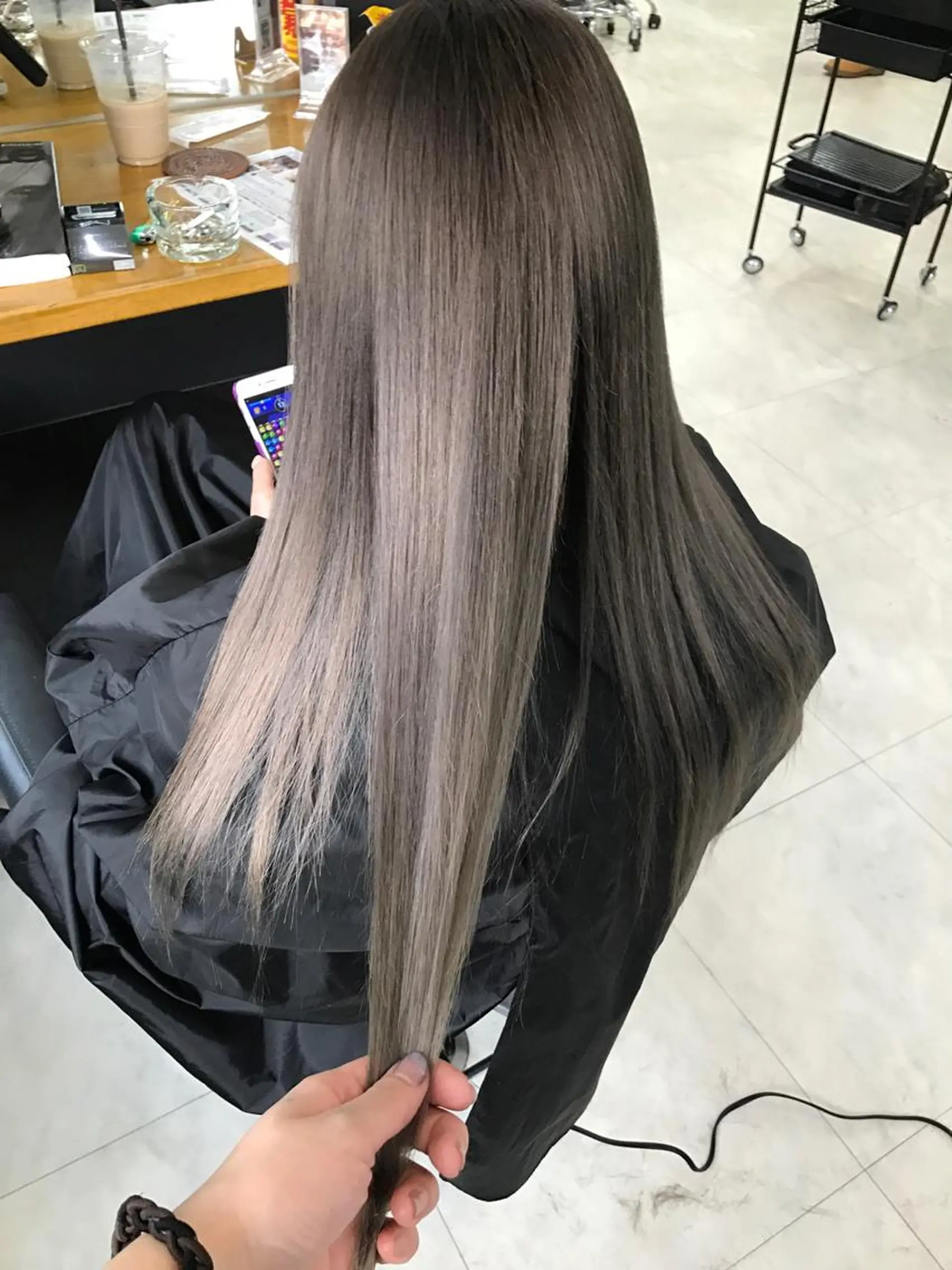 セミロング レディース専用🌷咲 の垢抜けブリーチ部屋のヘアスタイル