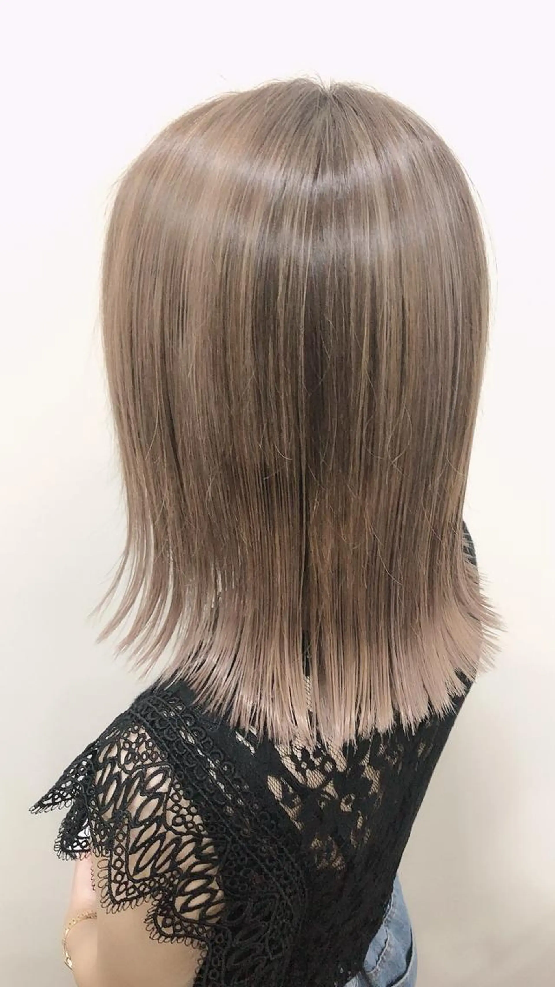 ミディアム Well's TAIGAのヘアスタイル