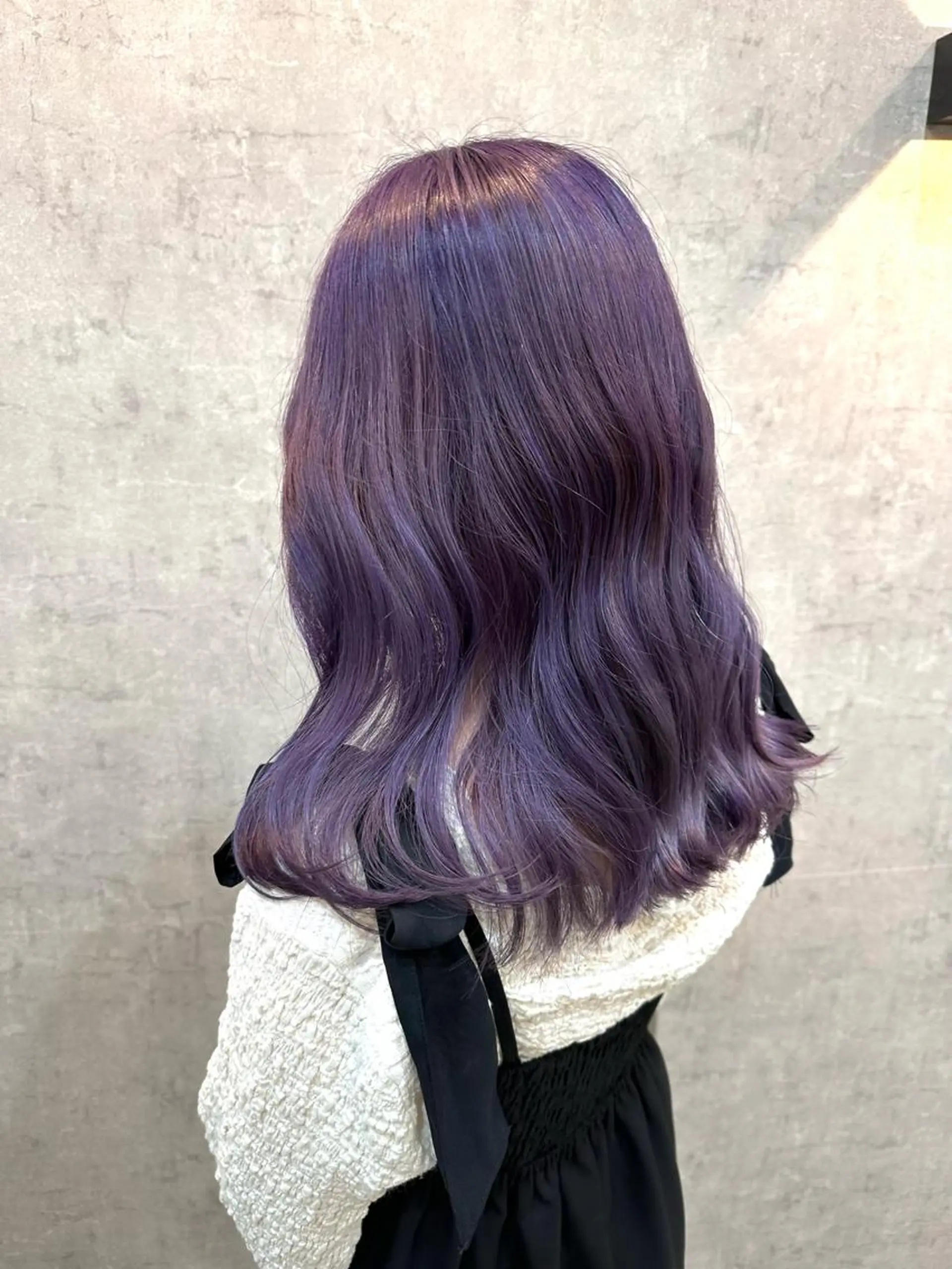 セミロング カラー ブリーチ ラベンダーカラー mau tomokaのヘアスタイル