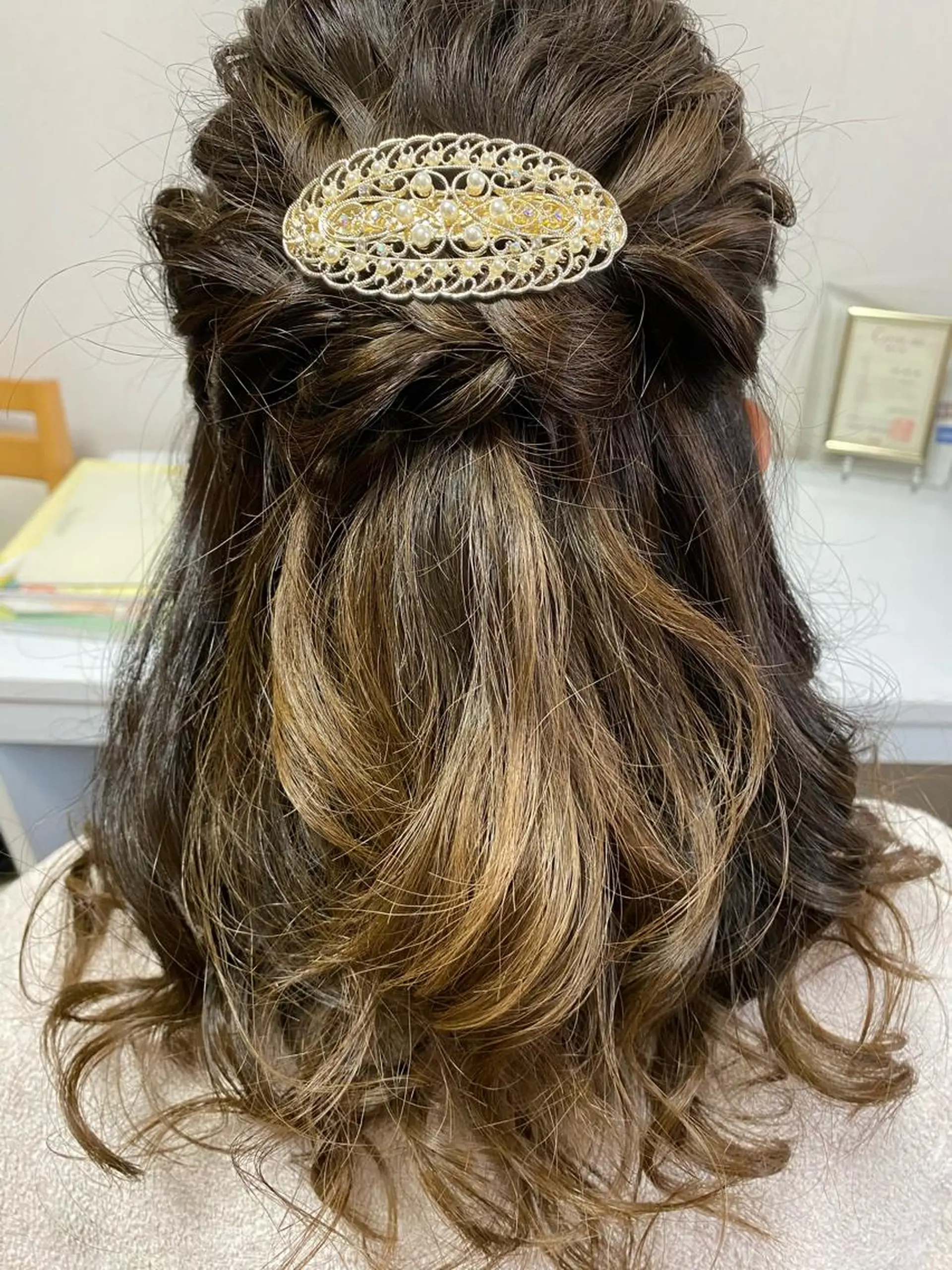 セミロング ヘアアレンジ ハーフアップ The Best Beauty受付担当のエステ・リラクイメージ