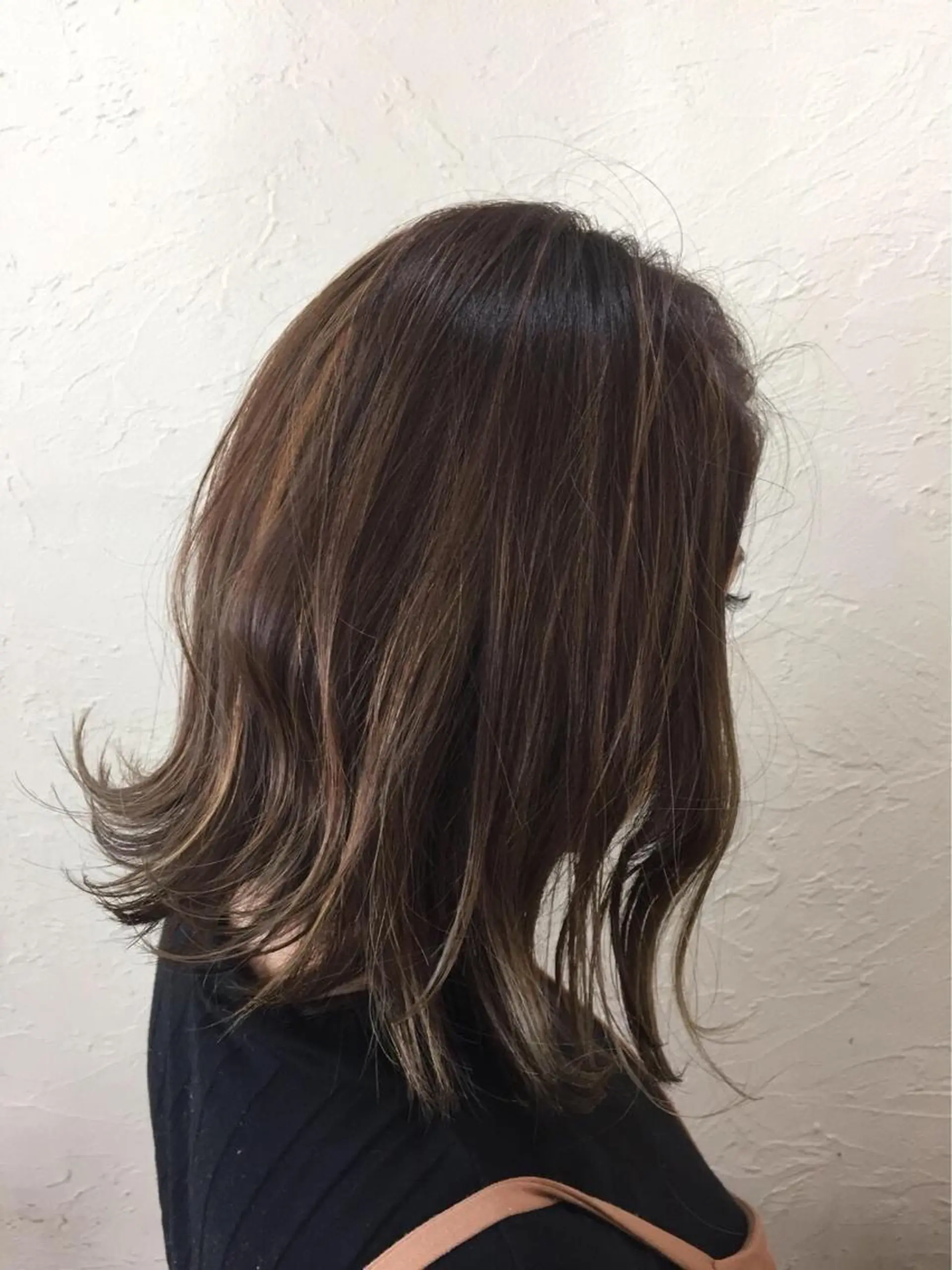 ミディアム カラー カット ヘアカラー トリートメント 出村谷 雄太のヘアスタイル