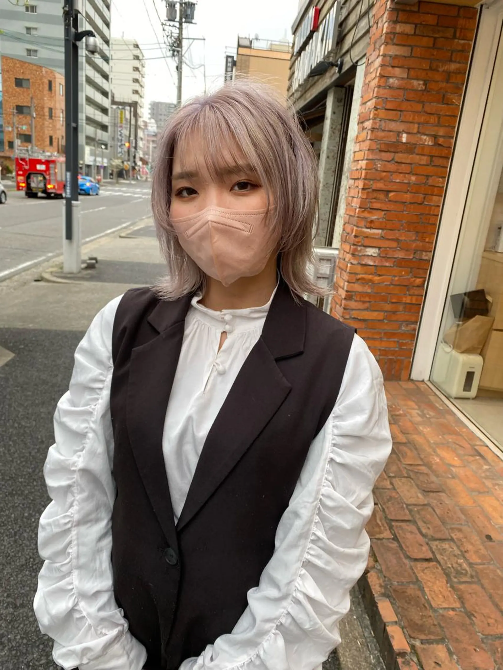 ミディアム カラー ブリーチ シルバー ホワイトシルバー 🍀透明感抜群🍀/ ハイトーンカラーのヘアスタイル