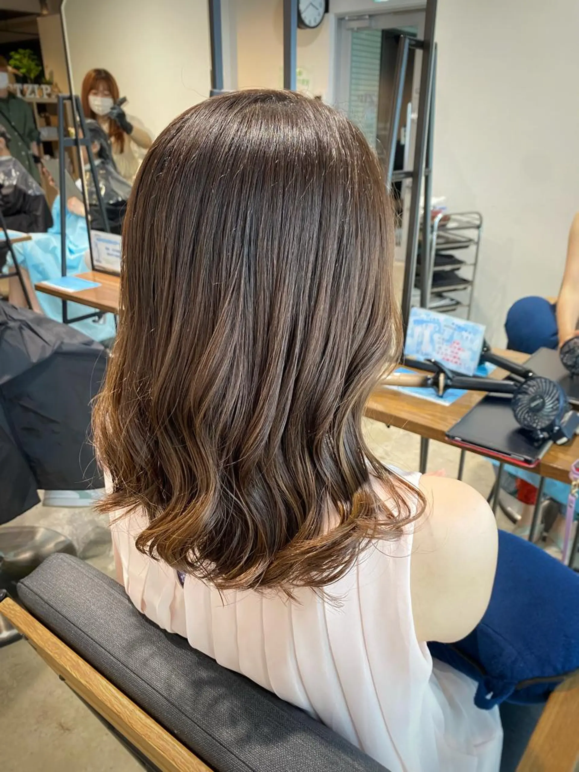 ミディアム カラー ベージュカラー グラデーションカラー レイヤー/大人ボブ 渡邉【日吉美容室】のヘアスタイル