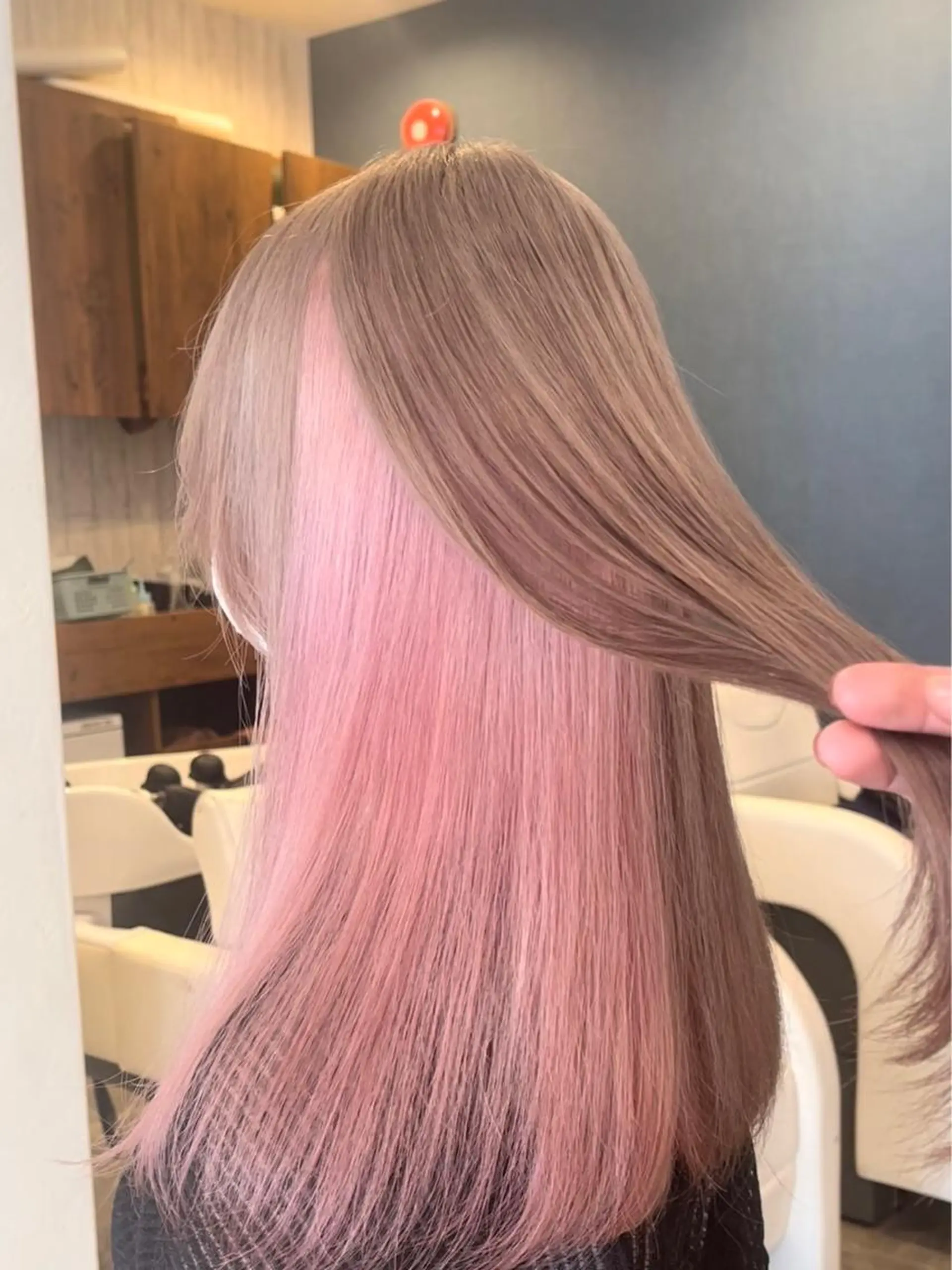 ロング カラー ブリーチ 市川 澪のヘアスタイル