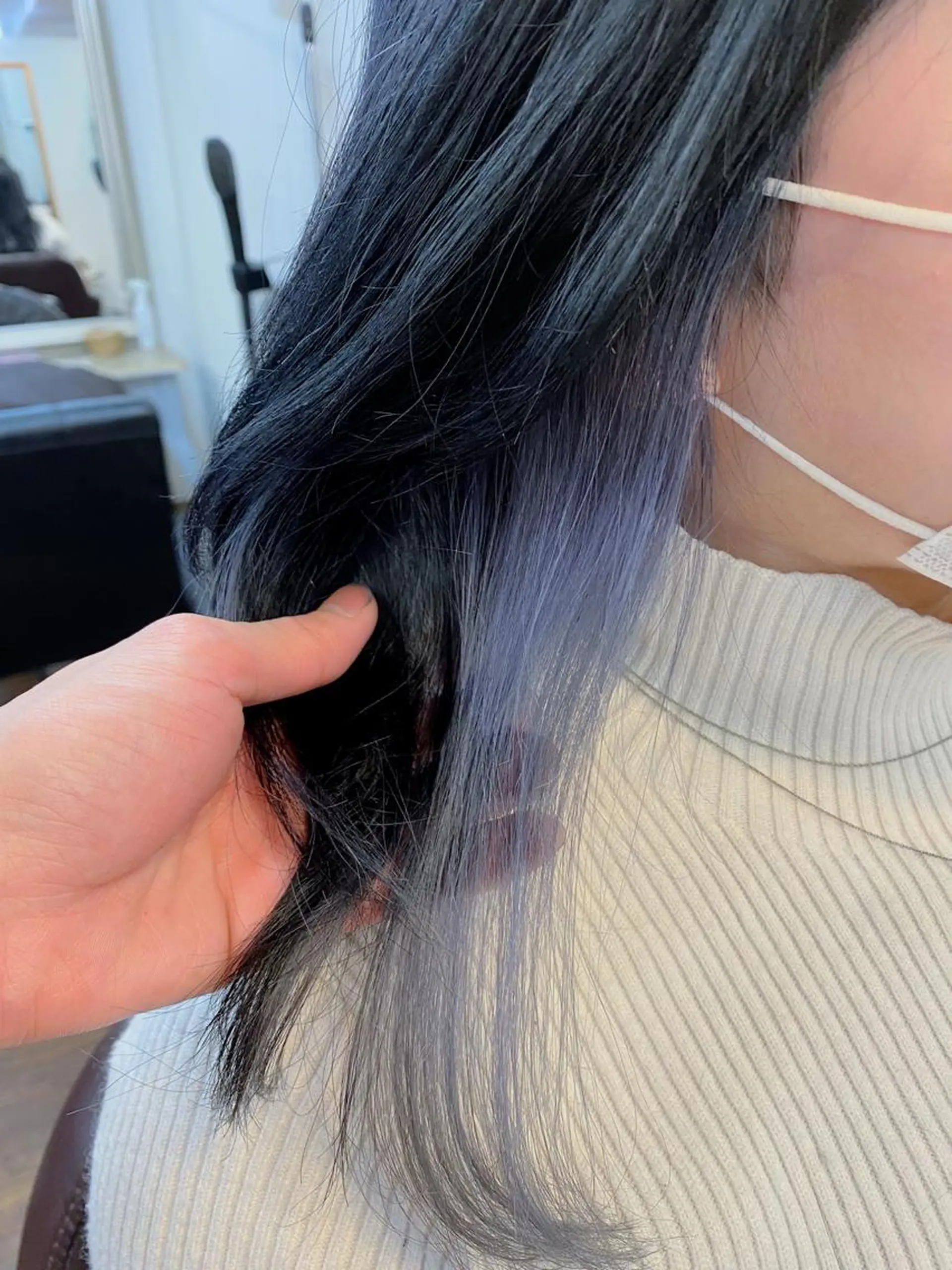 カラー イヤリングカラー ハイレイヤー/顔周り /レイヤーカットのヘアスタイル