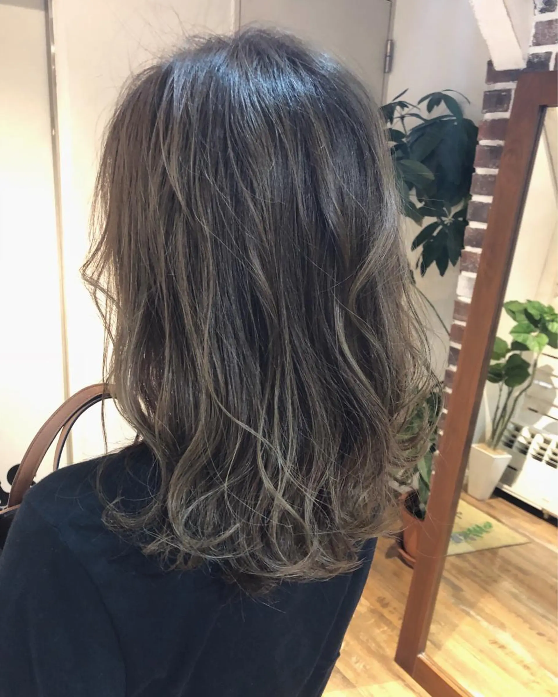 セミロング カラー ハイライトカラー ハイライト 木下大地 HAIR Oneのヘアスタイル
