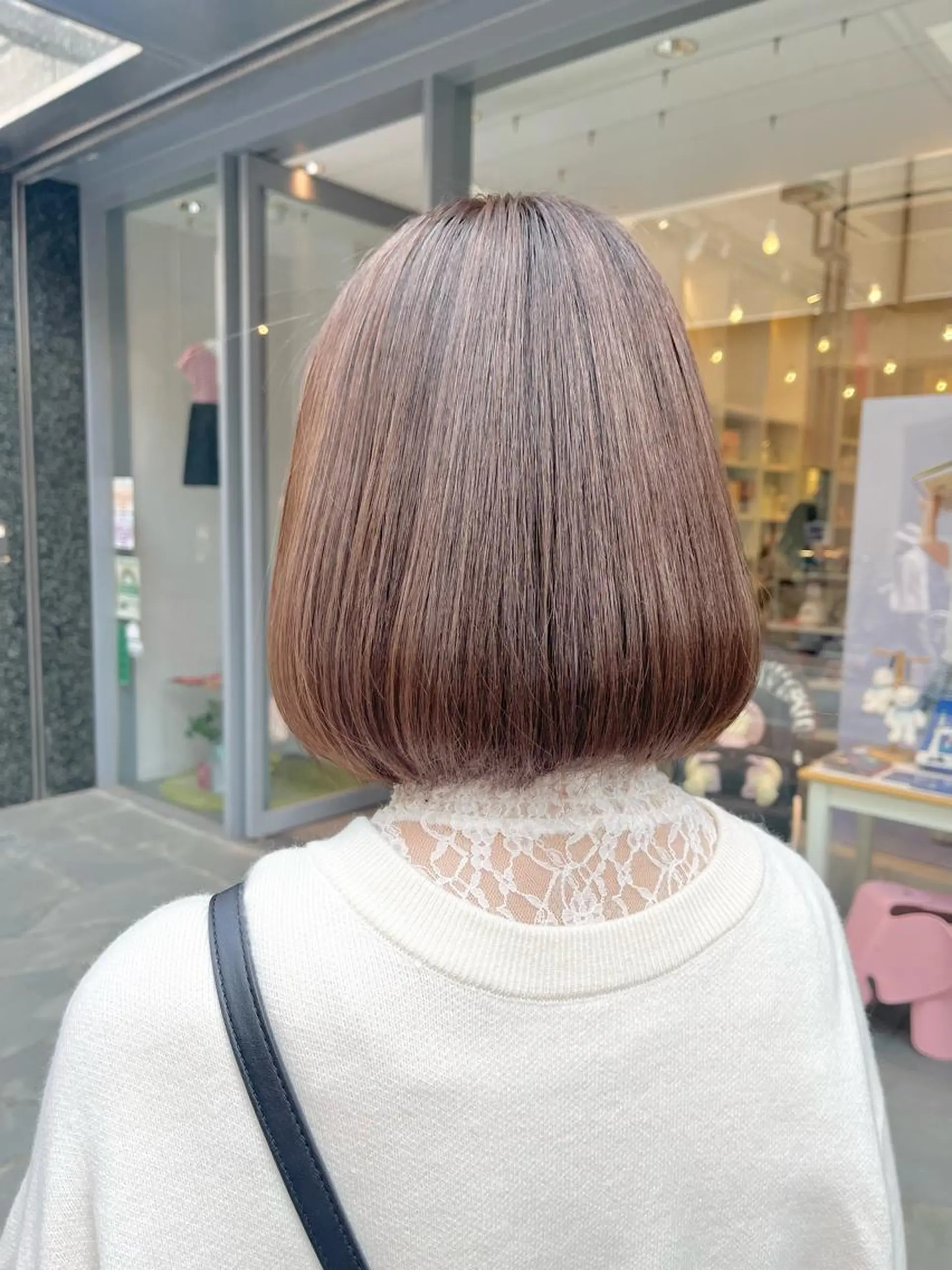 ショート カラー 菅沼 紀世/顔周りレイヤーのヘアスタイル