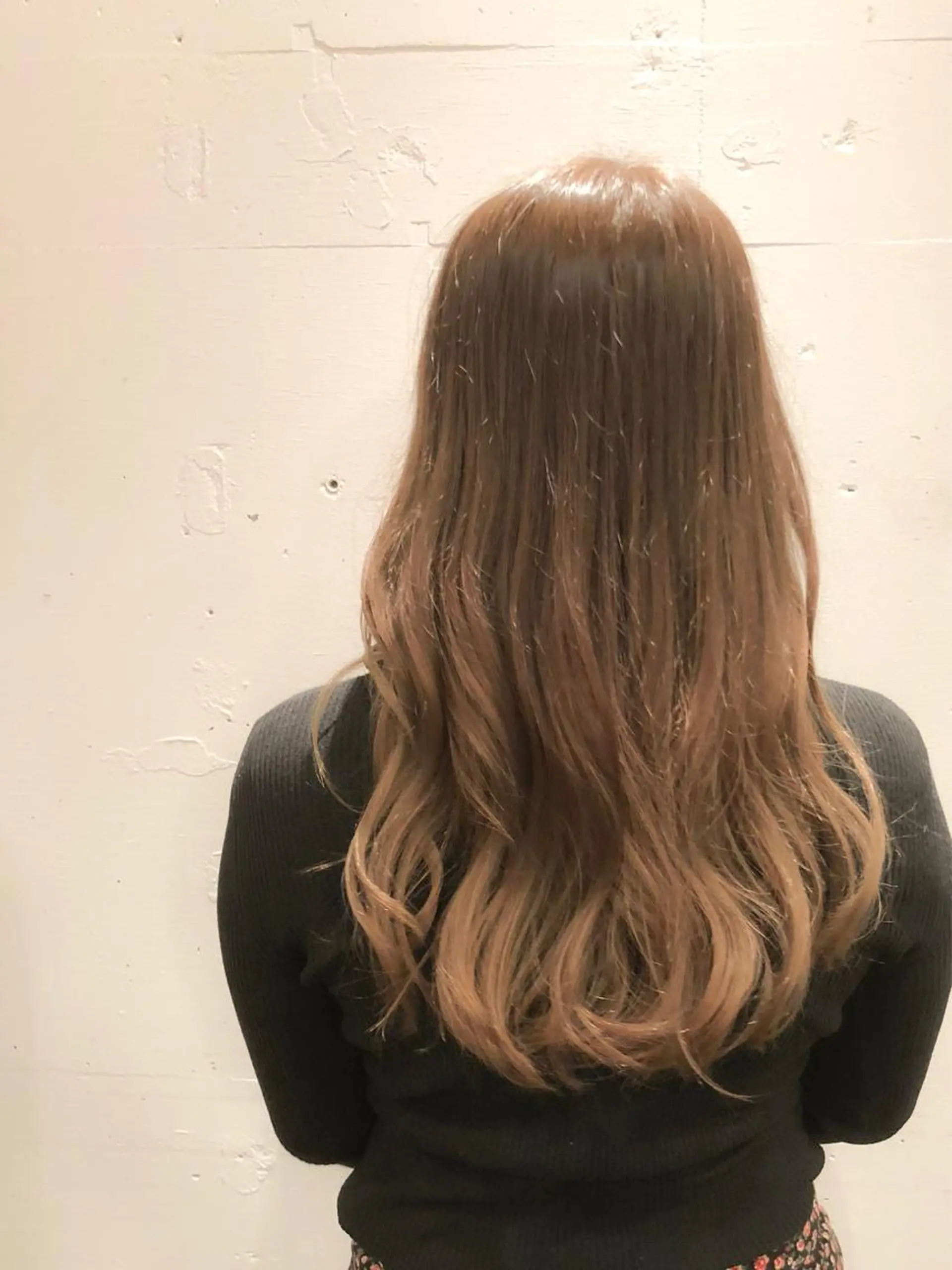 ロング カラー アッシュ アッシュグレー ベージュカラー ブリーチ グラデーションカラー ヘアカラー 小森谷 亮太のヘアスタイル