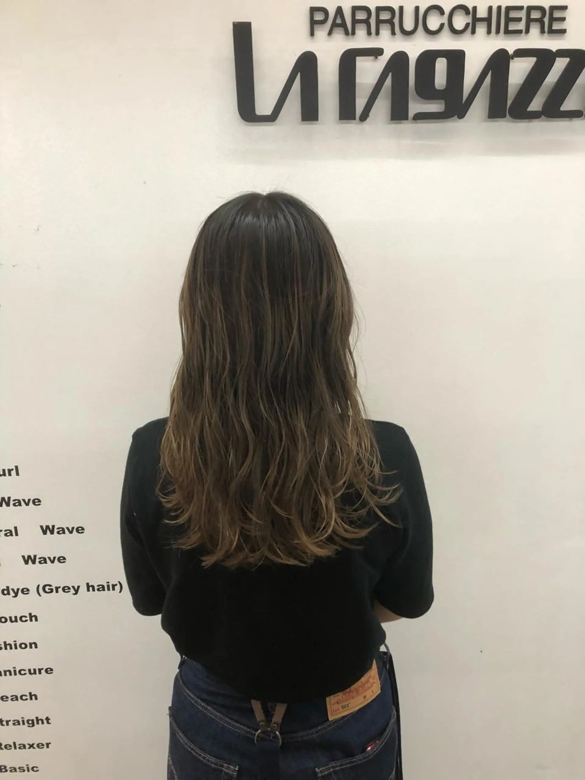 セミロング カラー バレイヤージュ グレージュ ミルクティーグレージュ レイヤーカット 東條 克義のヘアスタイル