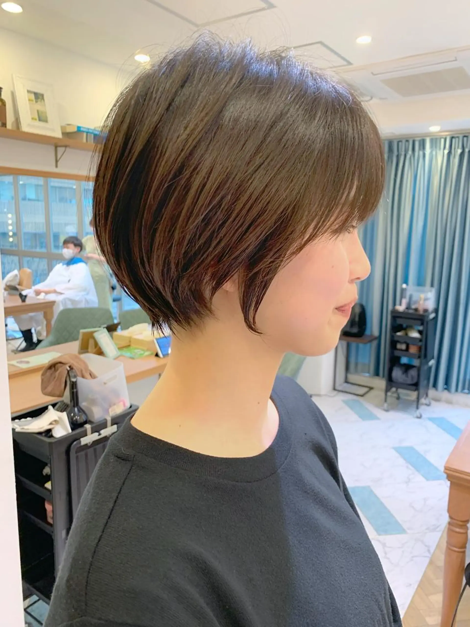 ショート 切りっぱなしボブ ハンサムショート ボブ ハイライト ショートヘア Lond enikaのヘアスタイル